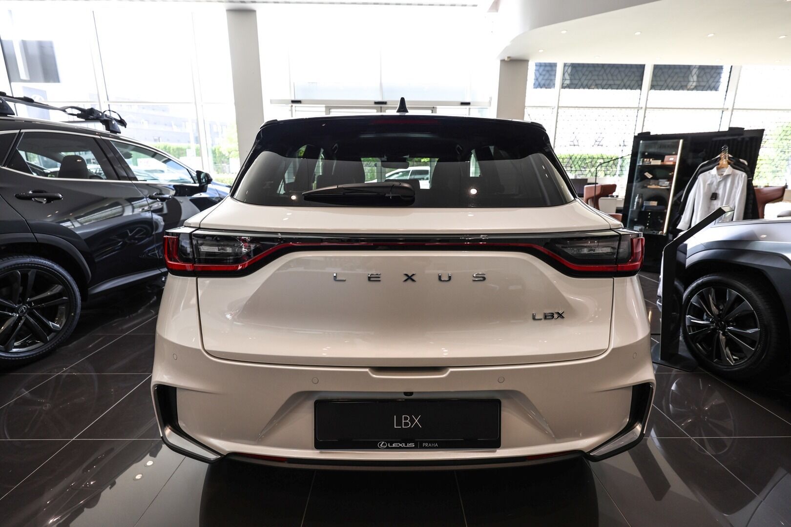 Lexus LBX, 1.5L HEV EMOTION TECH - fotka 5