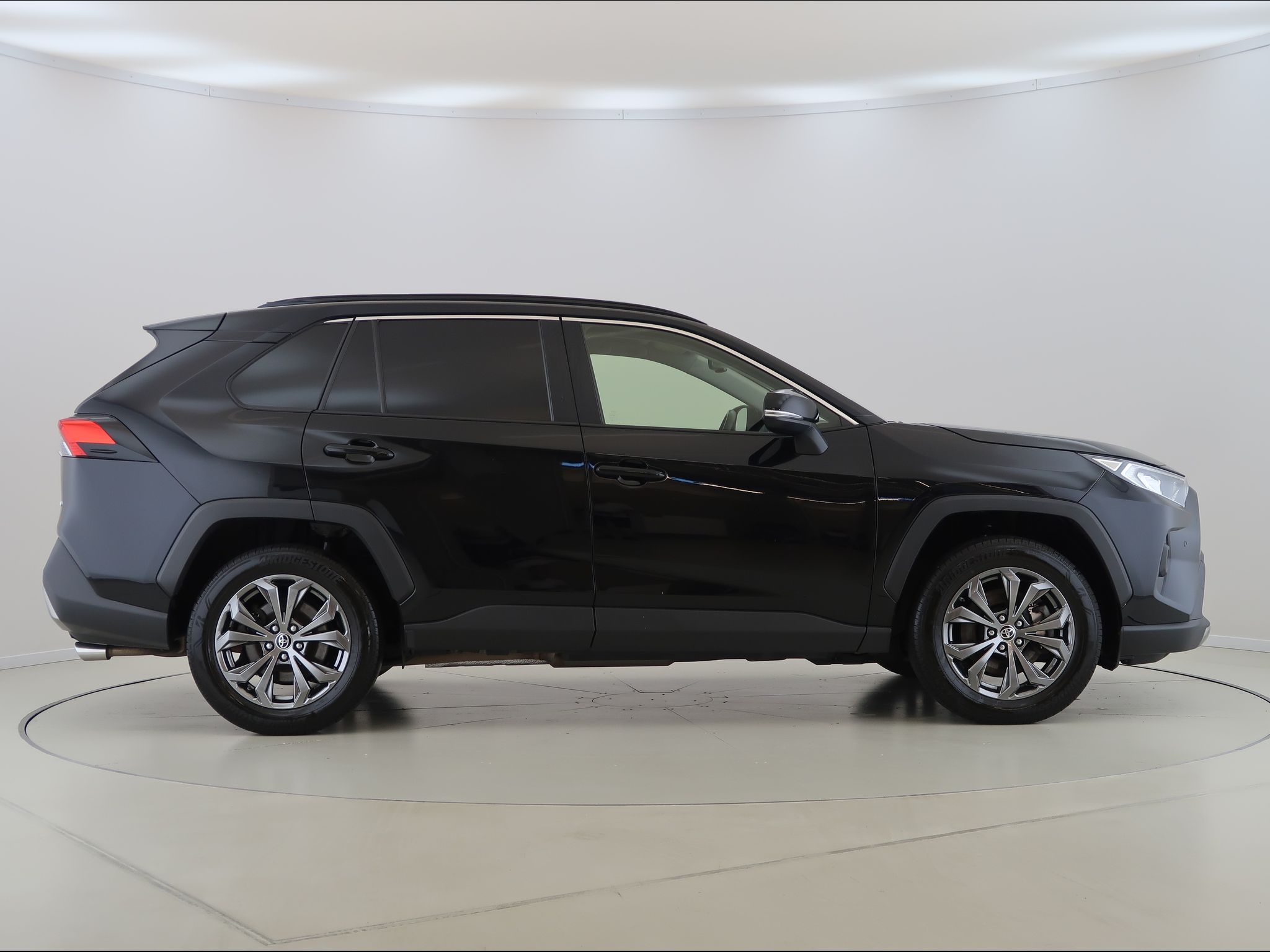Toyota Rav4, 2.5Hybrid,4x4,1Maj,ComfortStyl - fotka 4