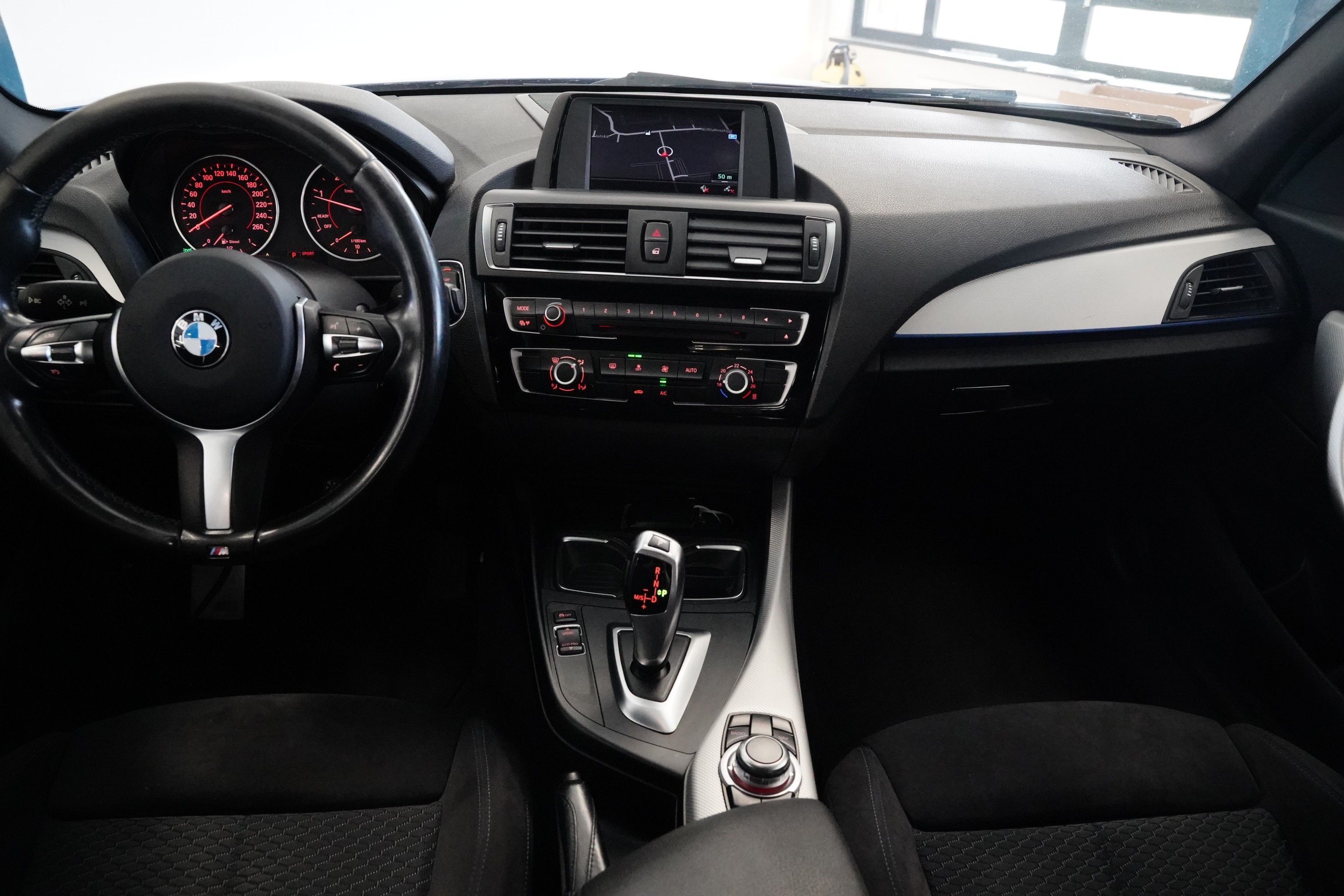 BMW Řada 1, 120d 140 kW xDrive M Sport - fotka 5
