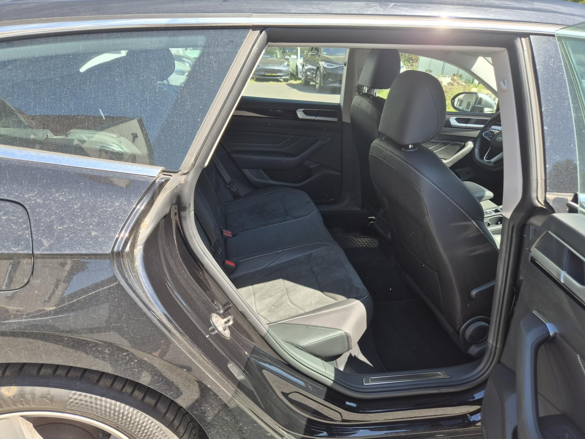 Volkswagen Arteon Shooting Brake, 2,0TDi 110kw DSG TZ 18ALU - fotka 4