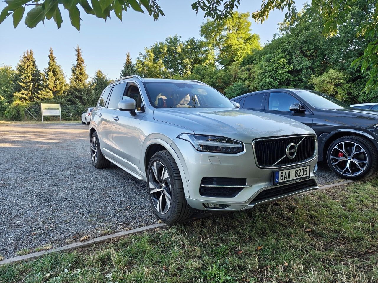 Volvo XC90, B&W / AWD / Mom-Insc / 7mis