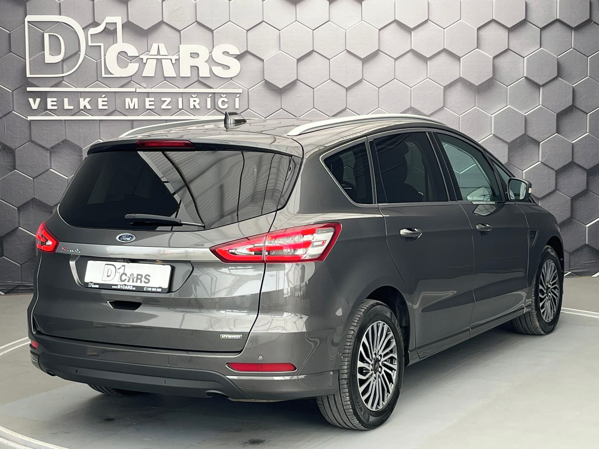 Ford S-MAX, 2,5 HEV Titanium 7 míst - fotka 4