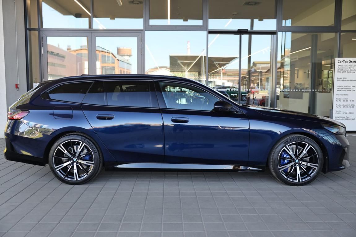 BMW Řada 5, 540d xDrive Touring - fotka 4