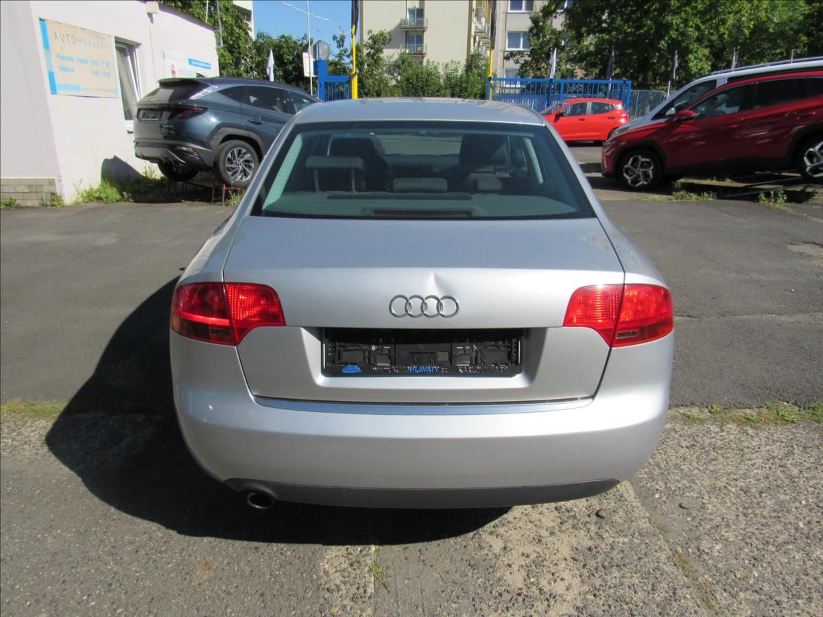 Audi A4, 1,6 i 75kW Sedan - fotka 5