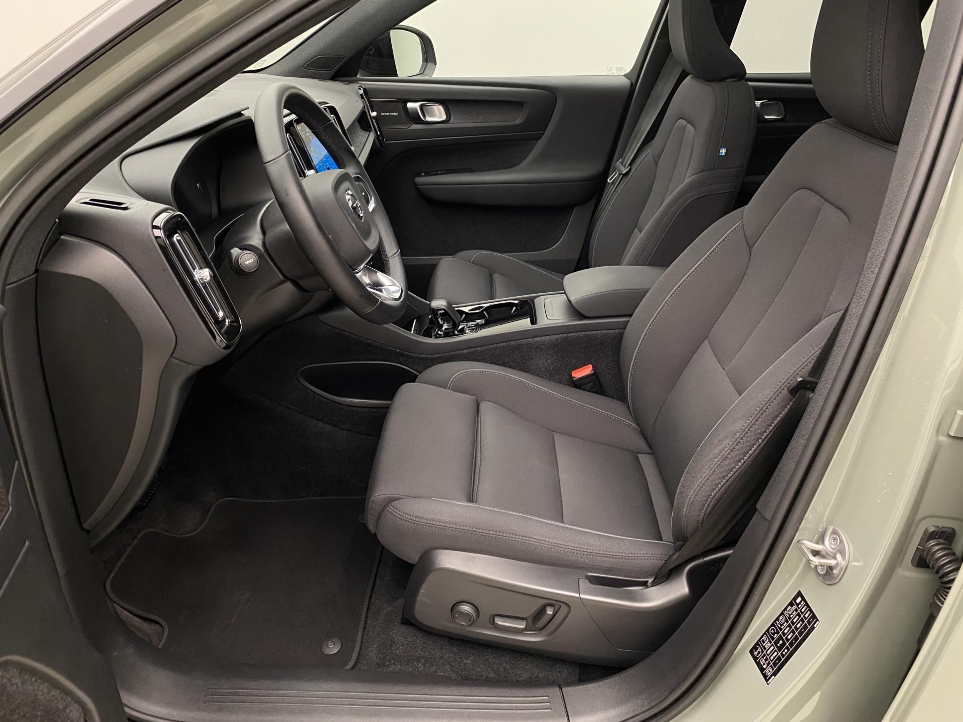Volvo XC40, PURE ELECTRIC RECHARGE TWIN - fotka 3
