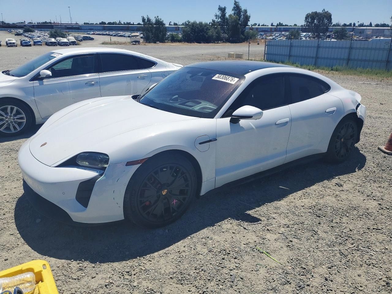 Porsche Taycan, GTS Auto na cestě - fotka 2
