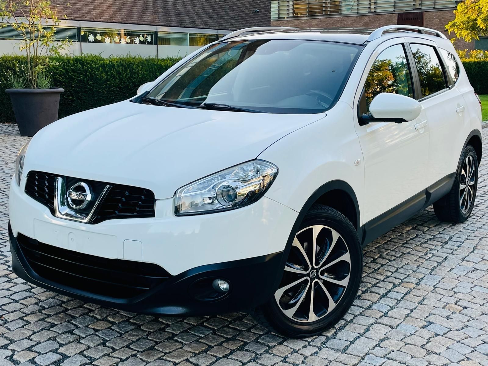 Nissan Qashqai, 2.0i KAMERA TAŽNÉ SERVISKA 7M