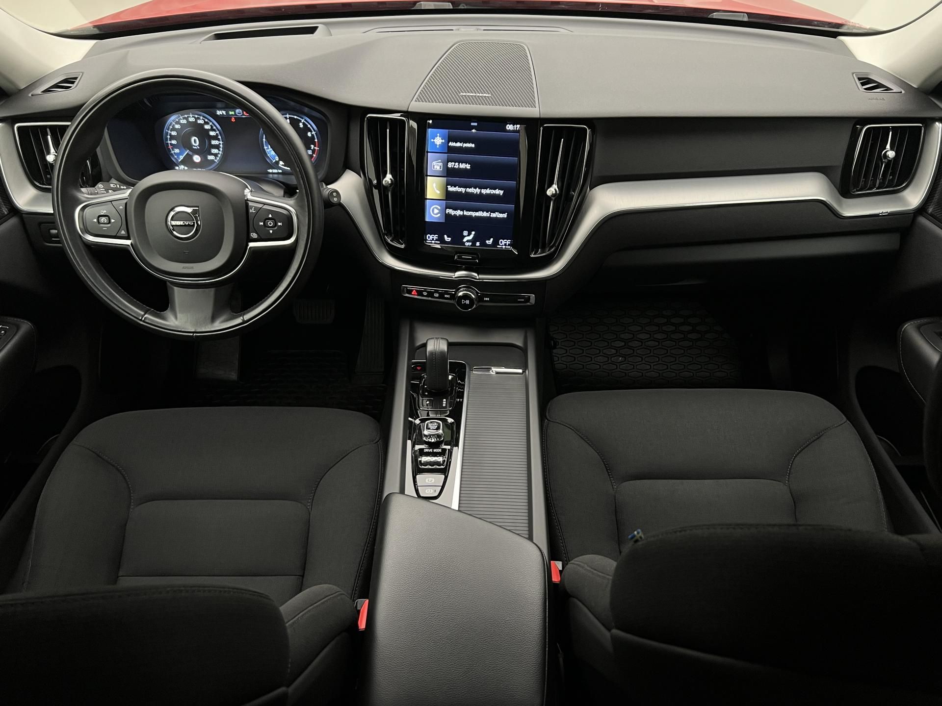 Volvo XC60, B4 MOMENTUM - fotka 2