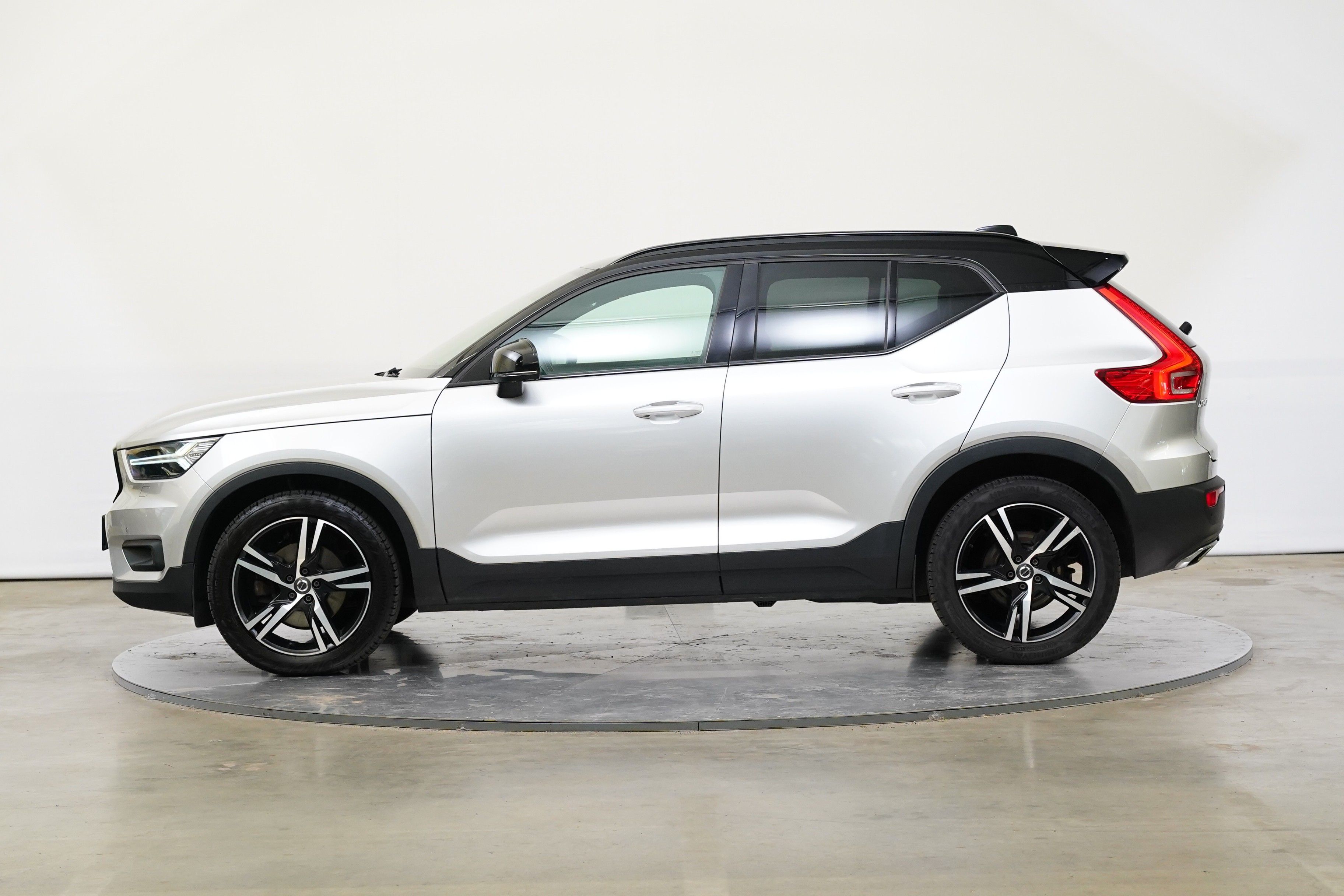 Volvo XC40, 2.0 D4 140 kW AWD R-Design - fotka 3