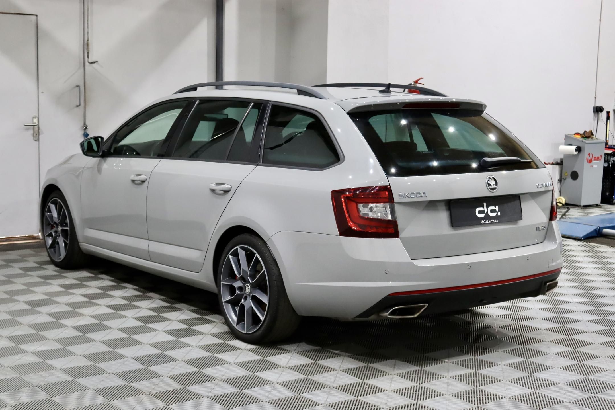 Škoda Octavia, 3 FL 2.0 TSI 180 kW DSG RS - fotka 5