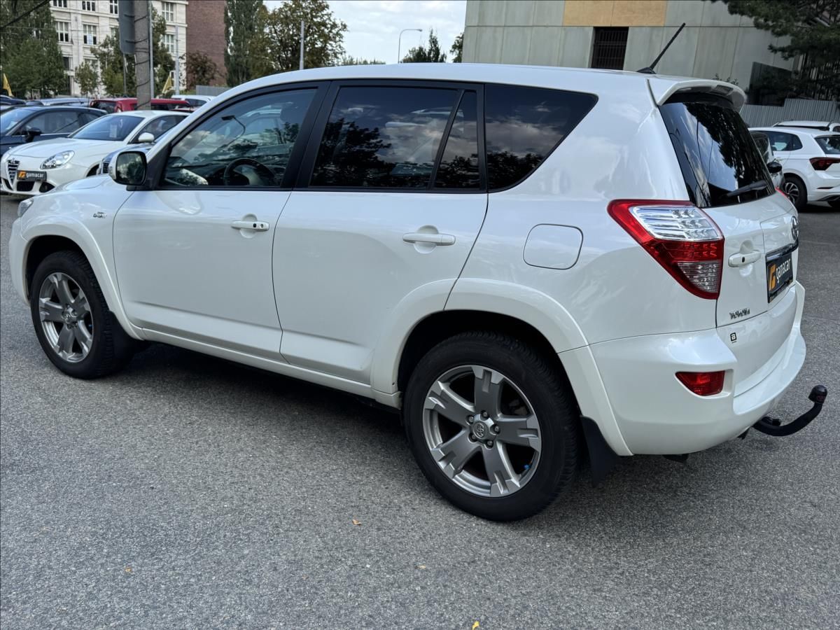 Toyota Rav4, 2,2 CROSSOVER+NADHERNÝ STAV ! - fotka 5