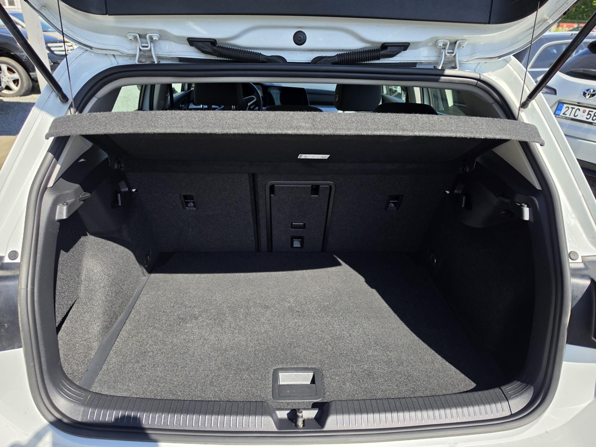 Volkswagen Golf, 1.5TSI 8 DSG Led Navi Virtual - fotka 5