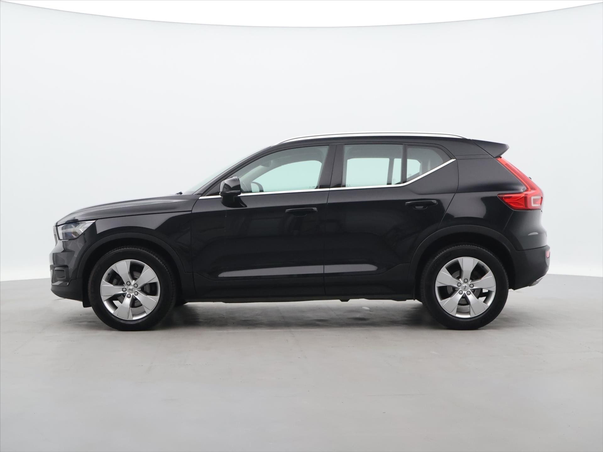 Volvo XC40, 2,0 D3 110kW Aut. Inscription - fotka 4