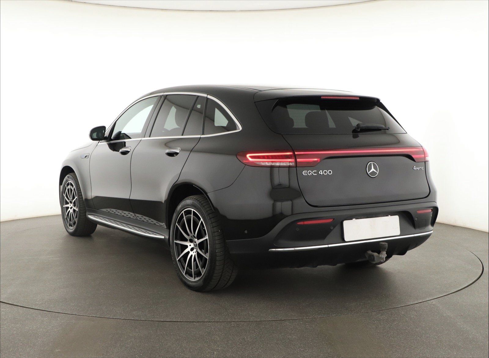 Mercedes-Benz EQC, EQC 400 4MATIC, SoH 95% - fotka 4