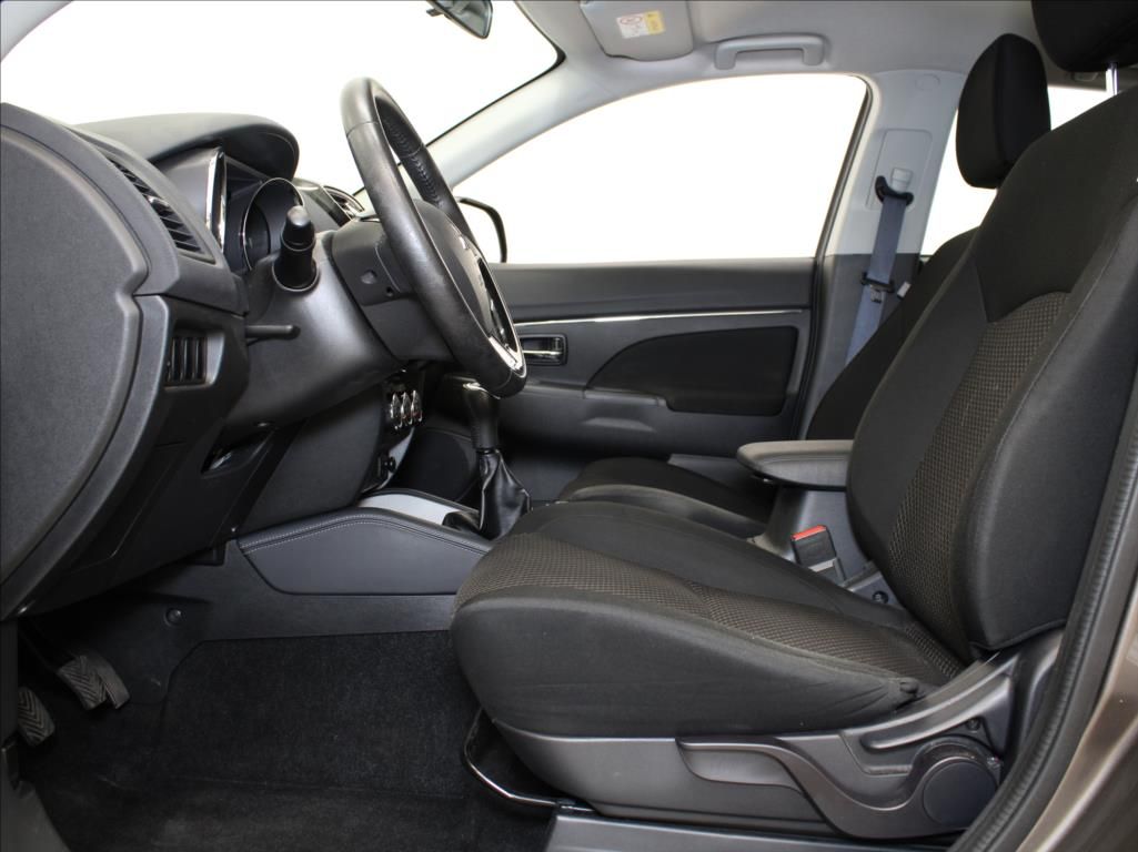 Mitsubishi ASX, 1,6 i 86kW Invite+ 49tkm! ČR - fotka 6