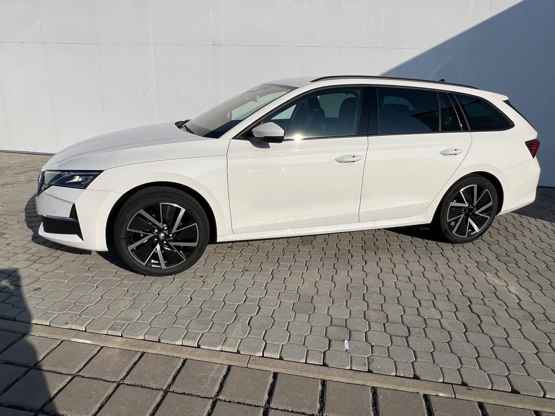 Škoda Octavia, Combi Dynamic 7DSG 1,5TSI - fotka 2