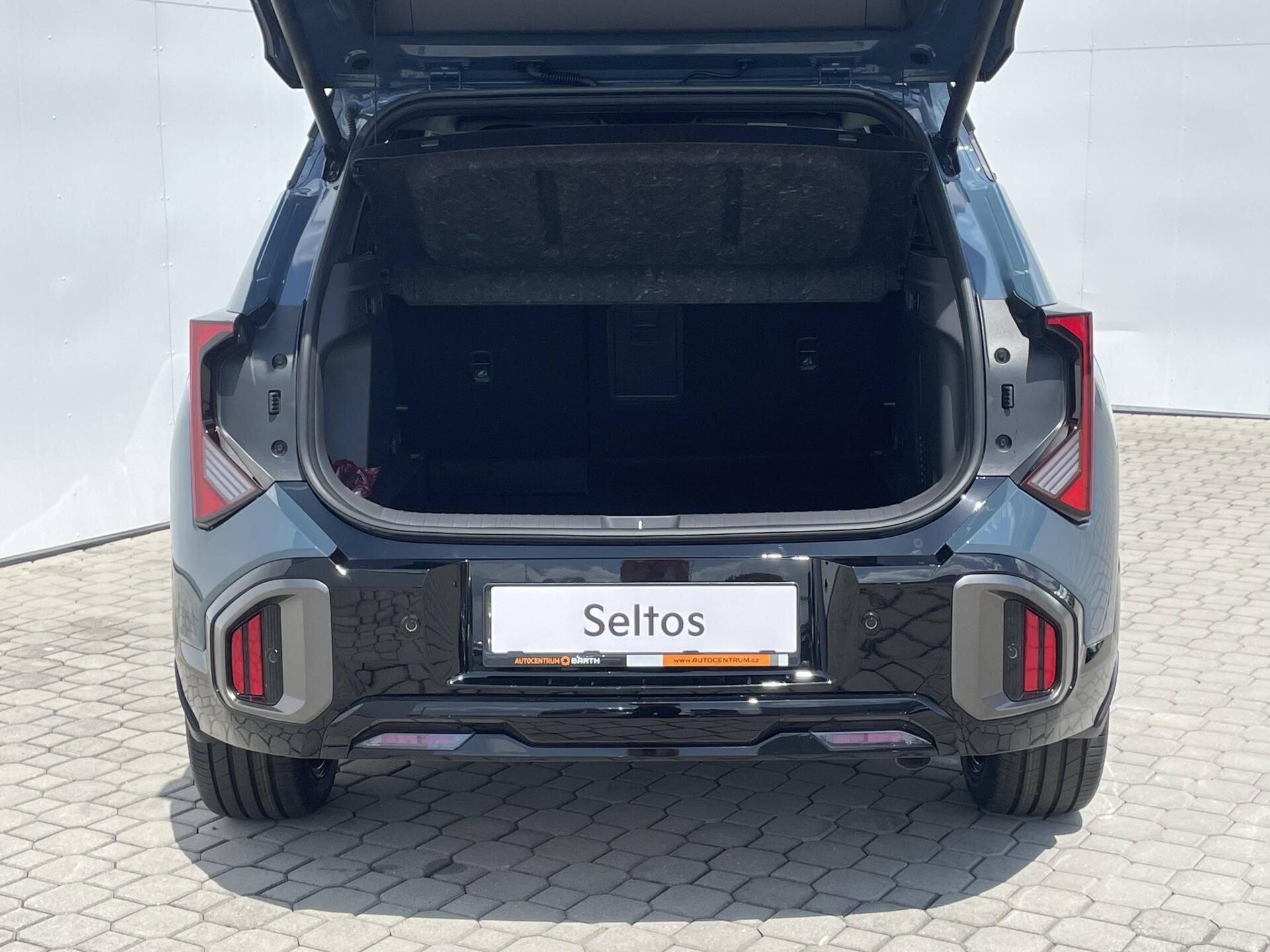 Kia Seltos, X-LINE 4x4 7DCT 1,6 T-GDi - fotka 4