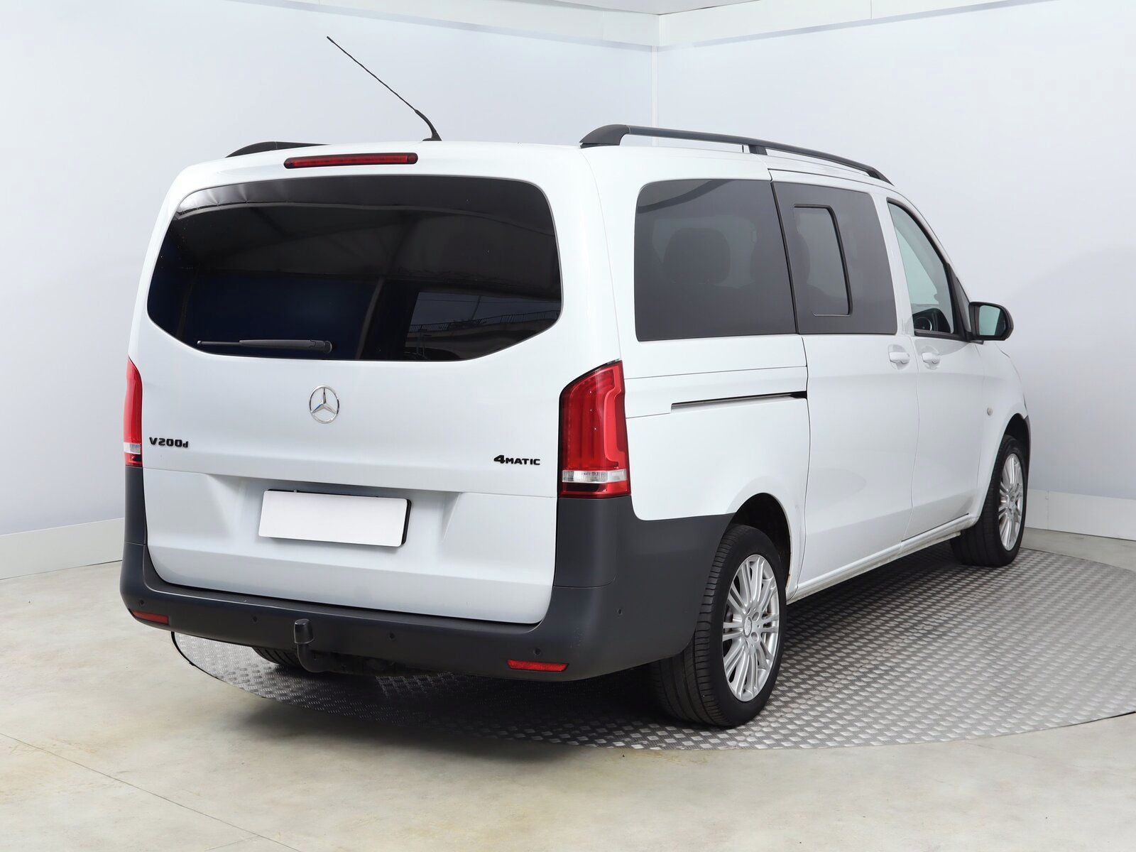 Mercedes-Benz Vito, 114 CDI, 4x4, Tourer/L, 5 míst - fotka 5