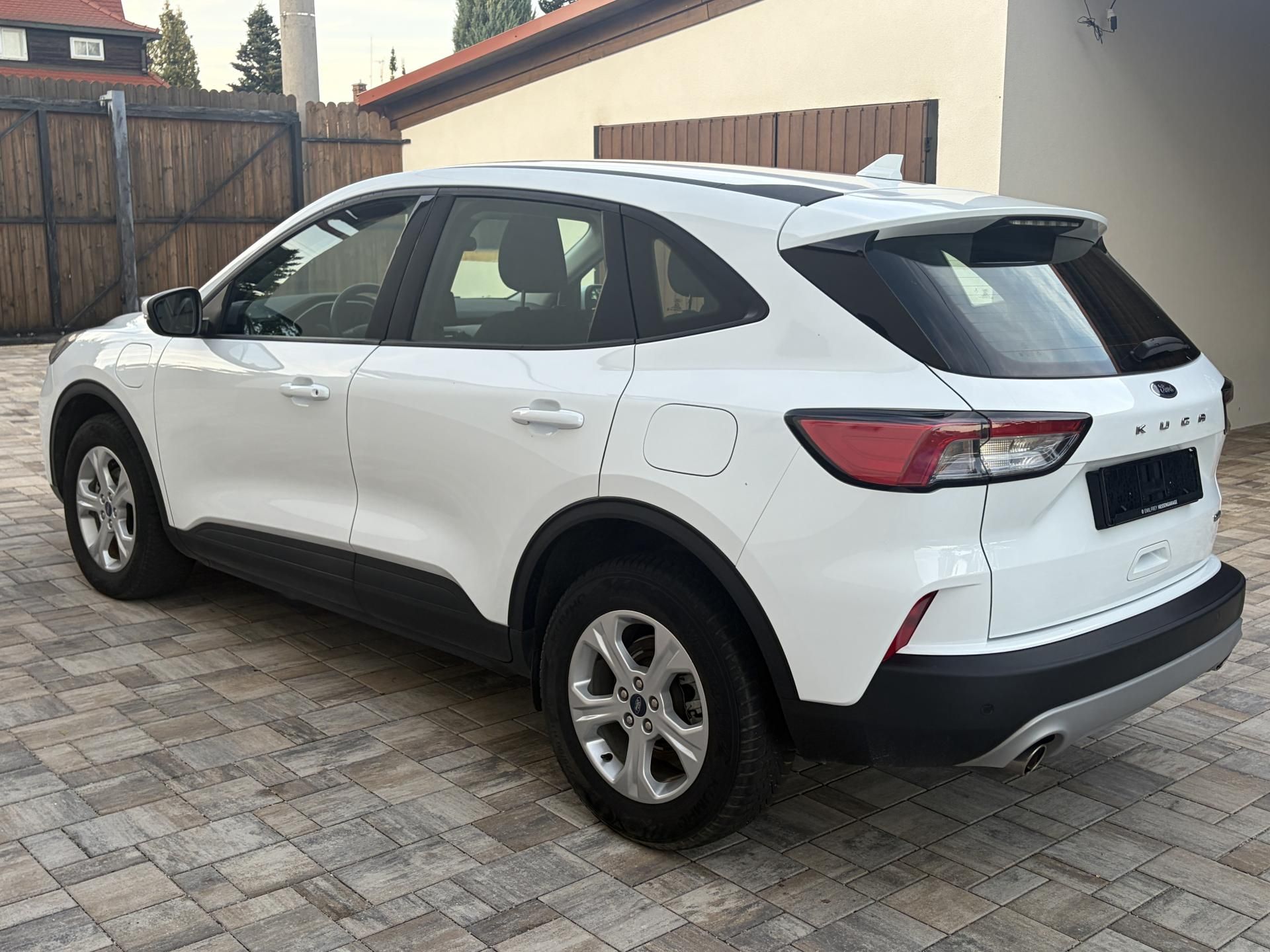 Ford Kuga, 2.5, PHEV, 50 tkm 11/22 - fotka 2