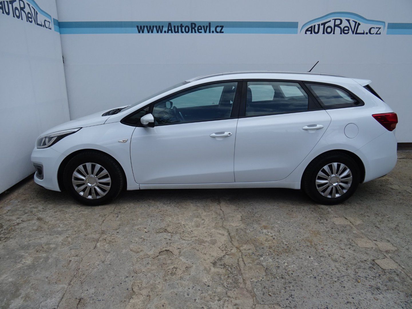 Kia Cee´d, 1.6GDi,99kW,1majČR,s.kni,klima - fotka 6