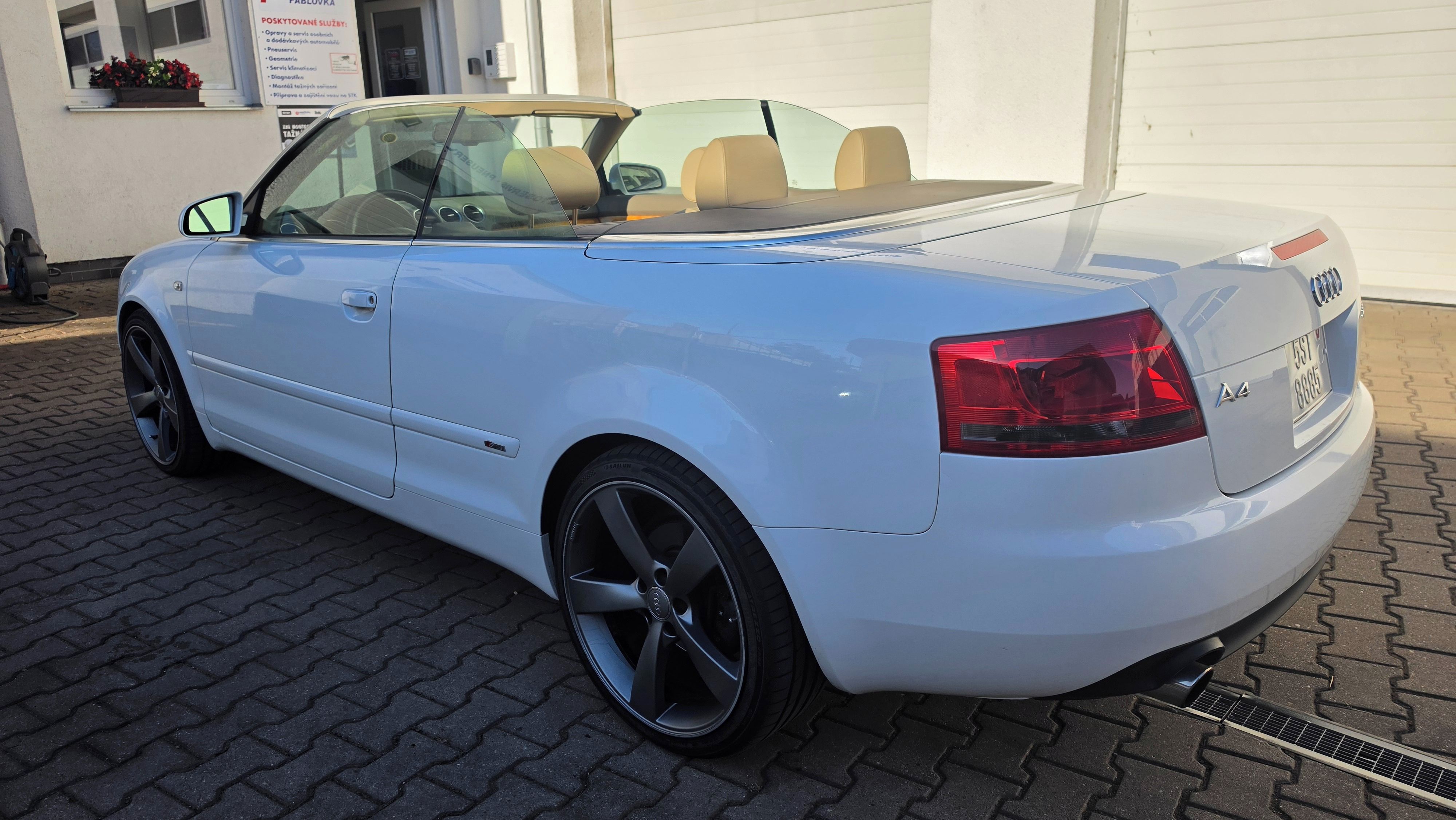 Audi A4, Malý nájezd, pěkný stav a - fotka 6