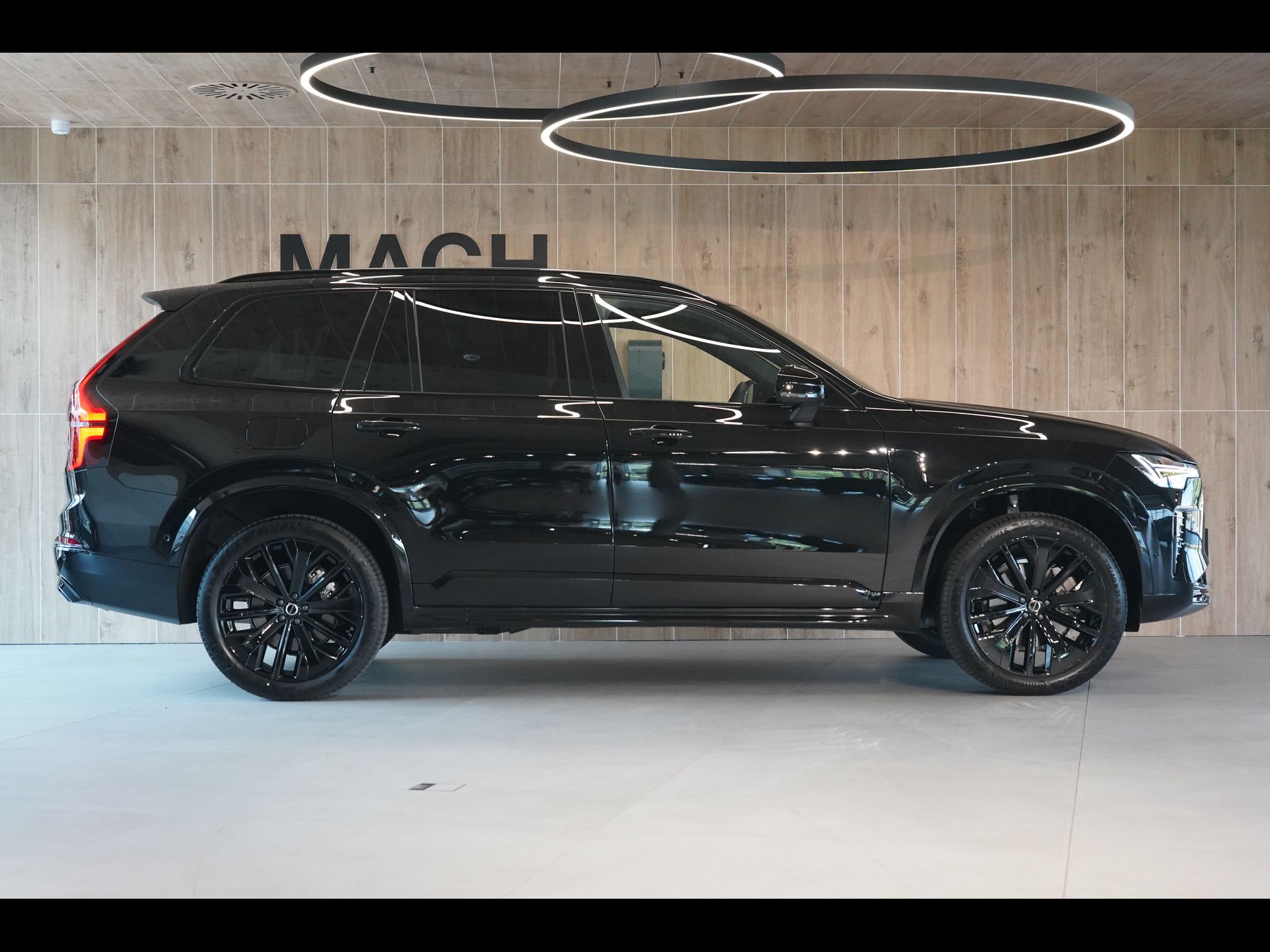 Volvo XC90, B5 PLUS Black Edition, Vzduch - fotka 6