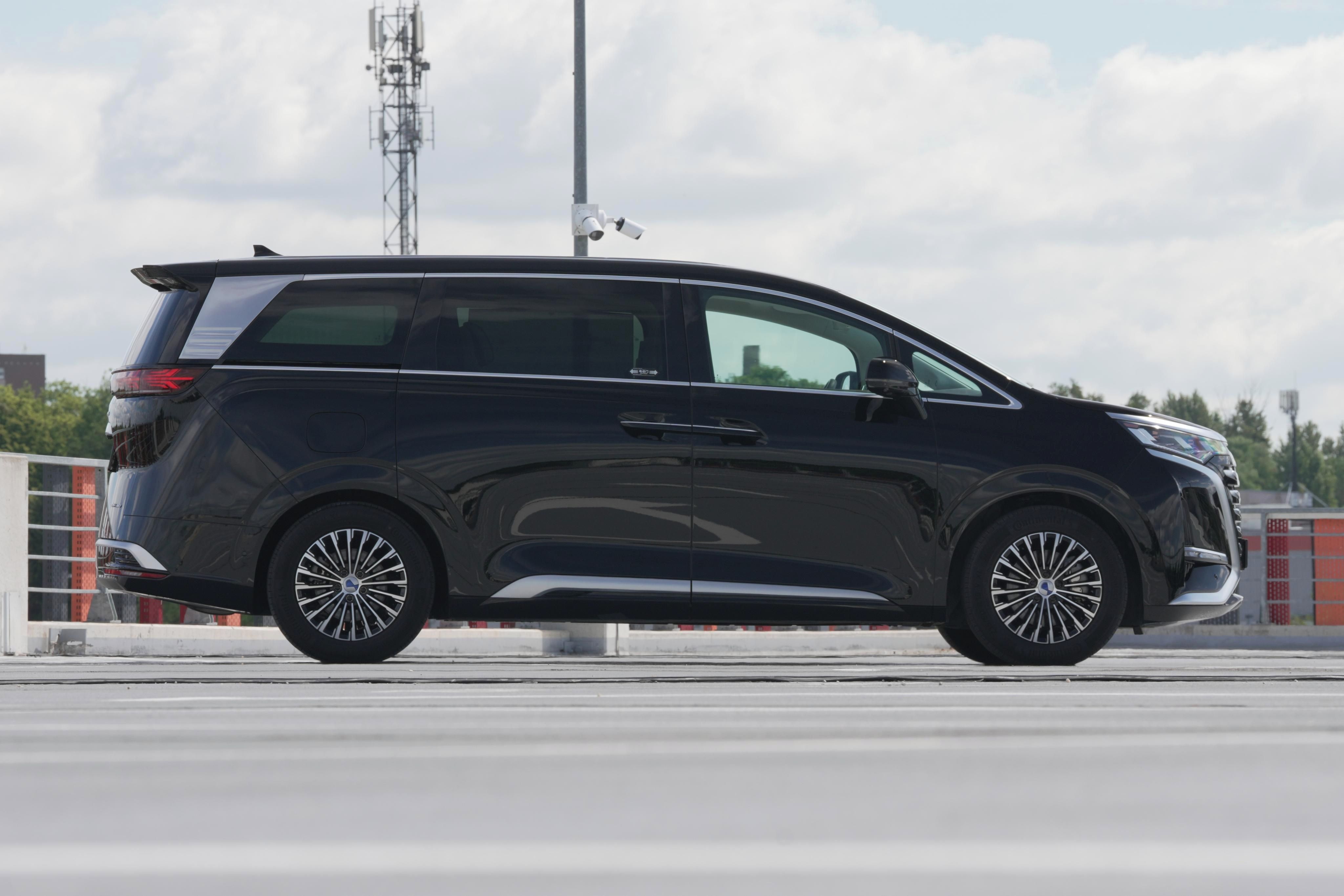 Denza D9, 1,5T PHEV - fotka 4