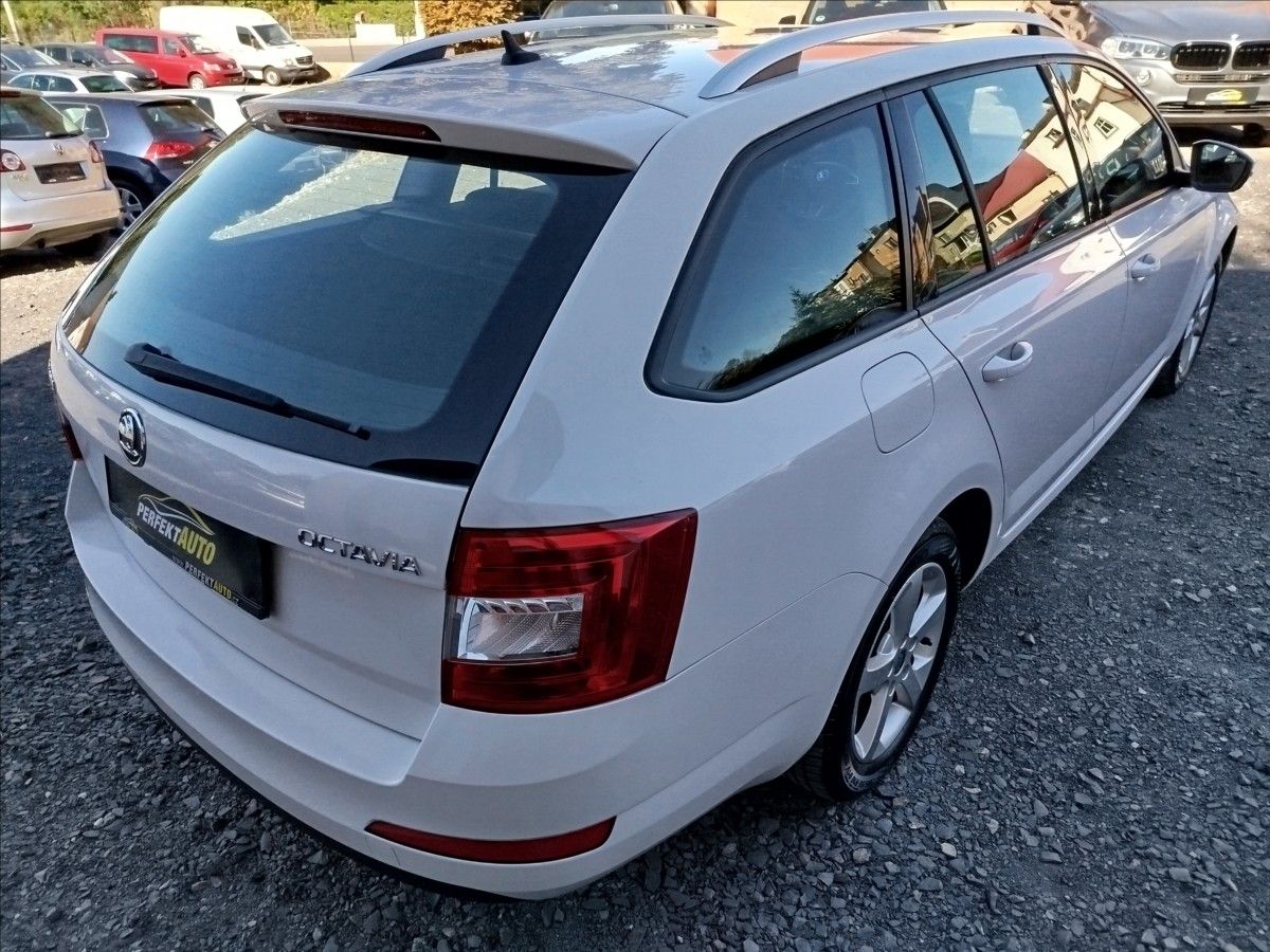Škoda Octavia, 1,6 TDi 77kW, Klima, Tempomat - fotka 6