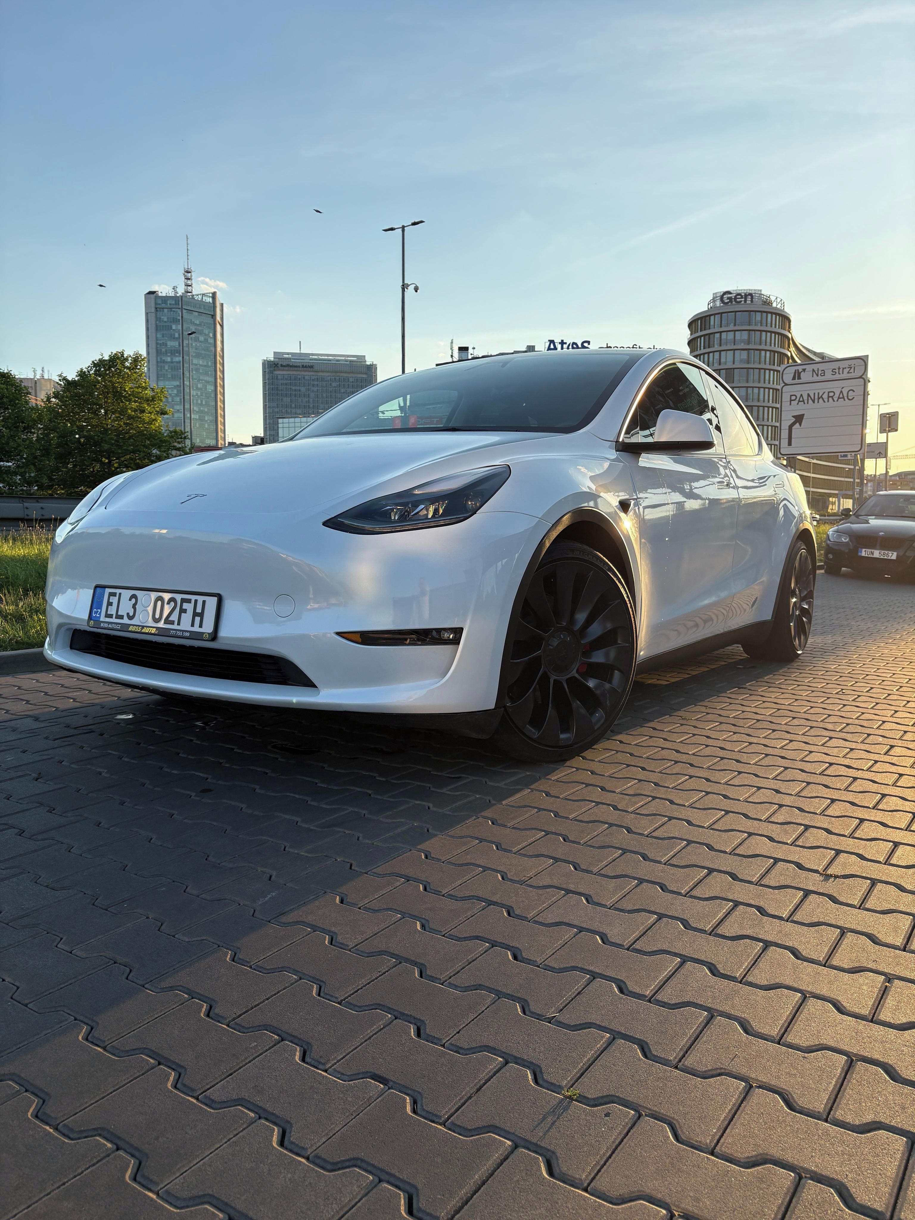 Tesla Model Y, Performance AWD HW4
