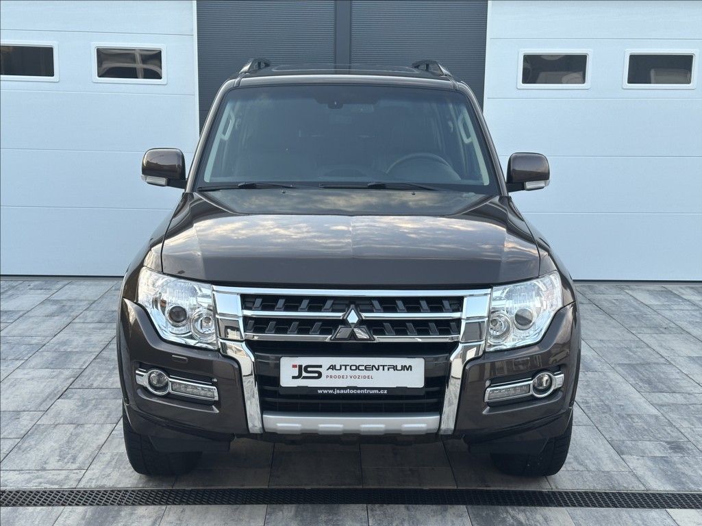 Mitsubishi Pajero, 3,2 DI-D 190PS  Instyle-7 4x4 - fotka 3