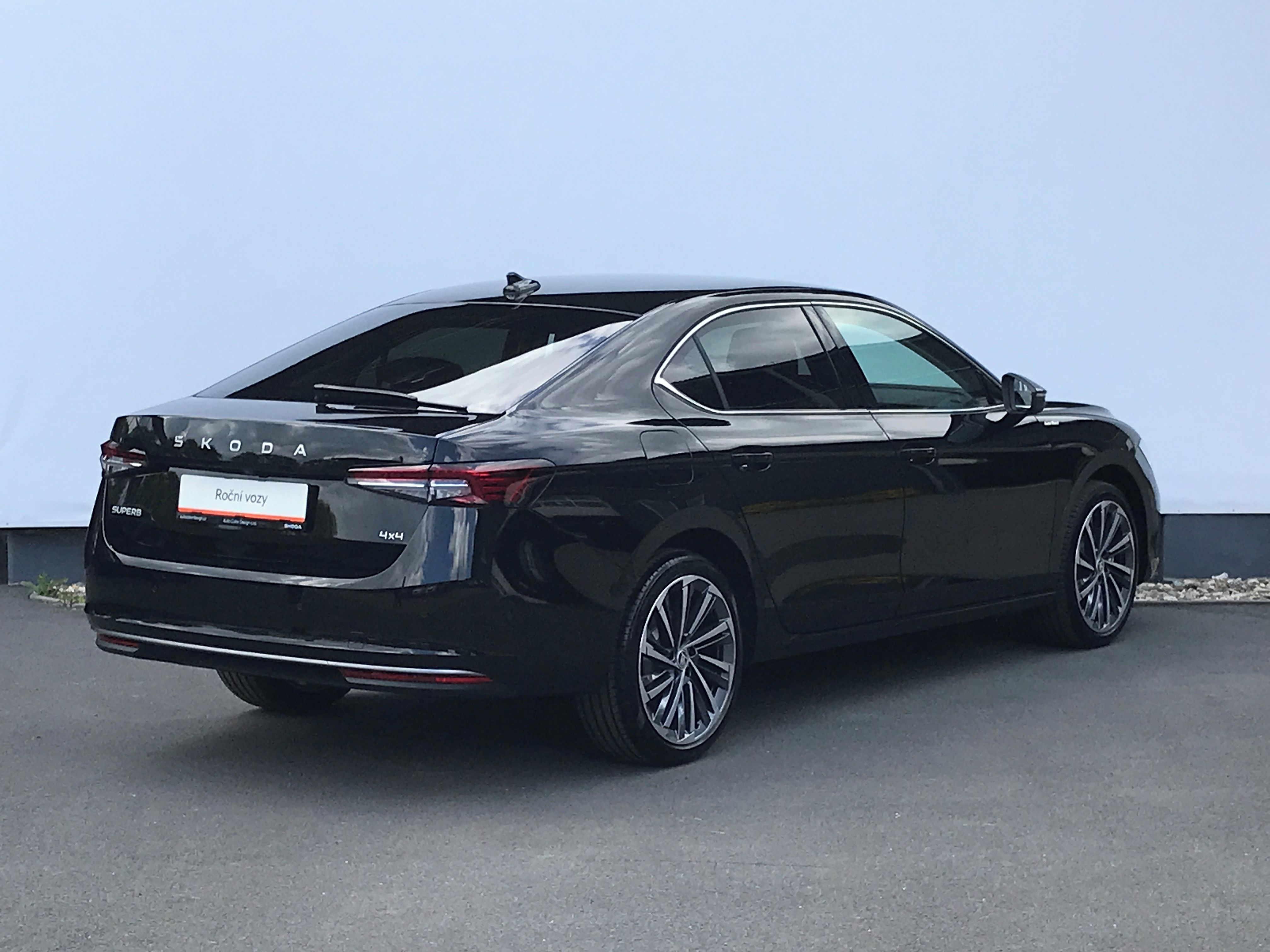 Škoda Superb, 4x4 142kW 7°DSG L&K+TAŽNÉ+DCC - fotka 2