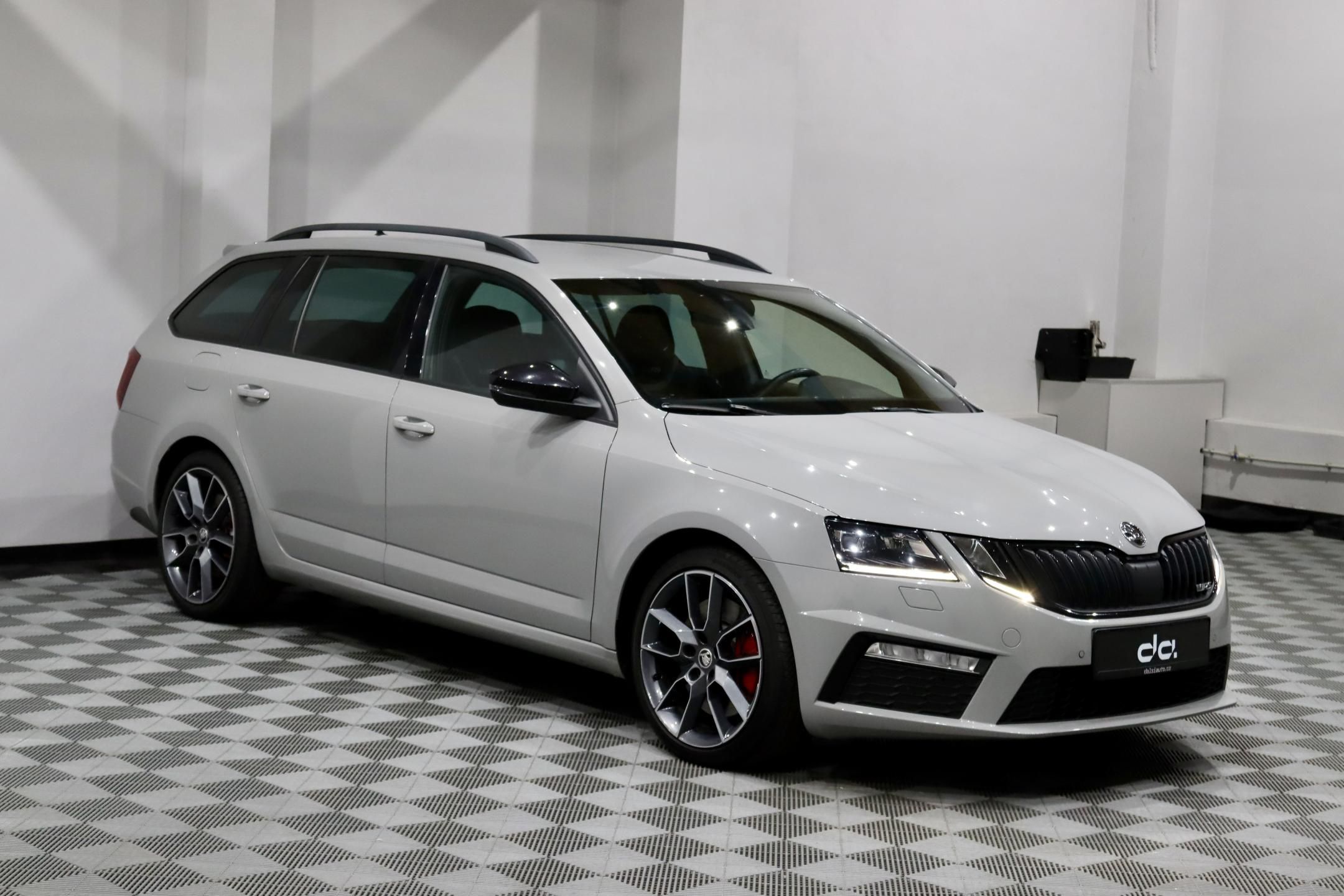 Škoda Octavia, 3 FL 2.0 TSI 180 kW DSG RS - fotka 2