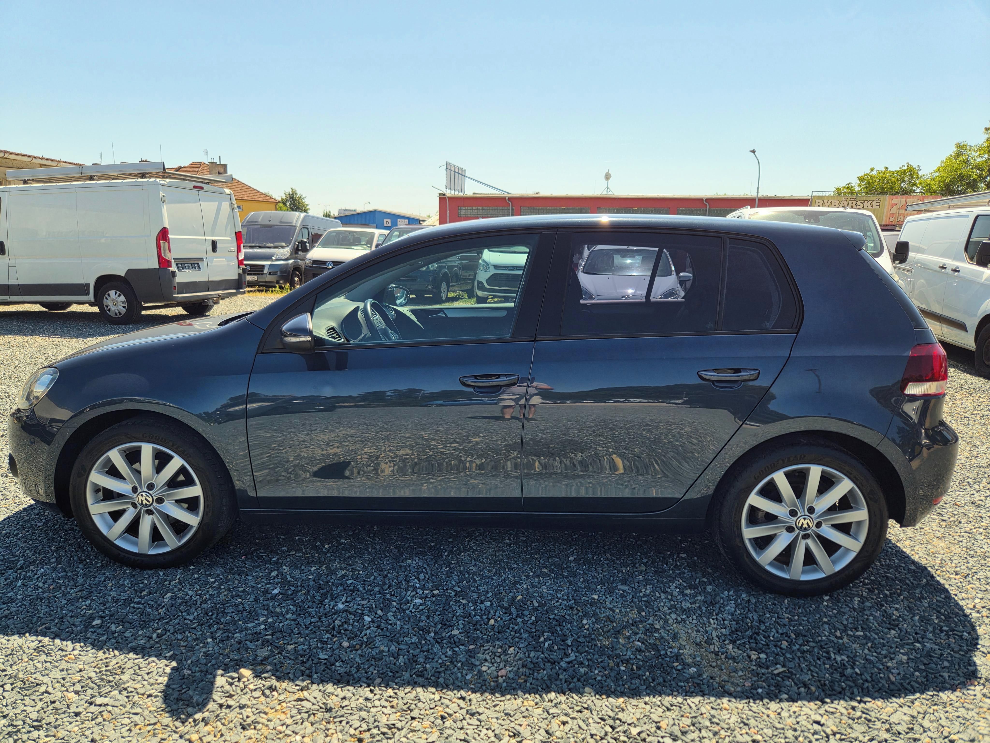 Volkswagen Golf, 1.4 TSI 90KW PO SERVISU - fotka 4