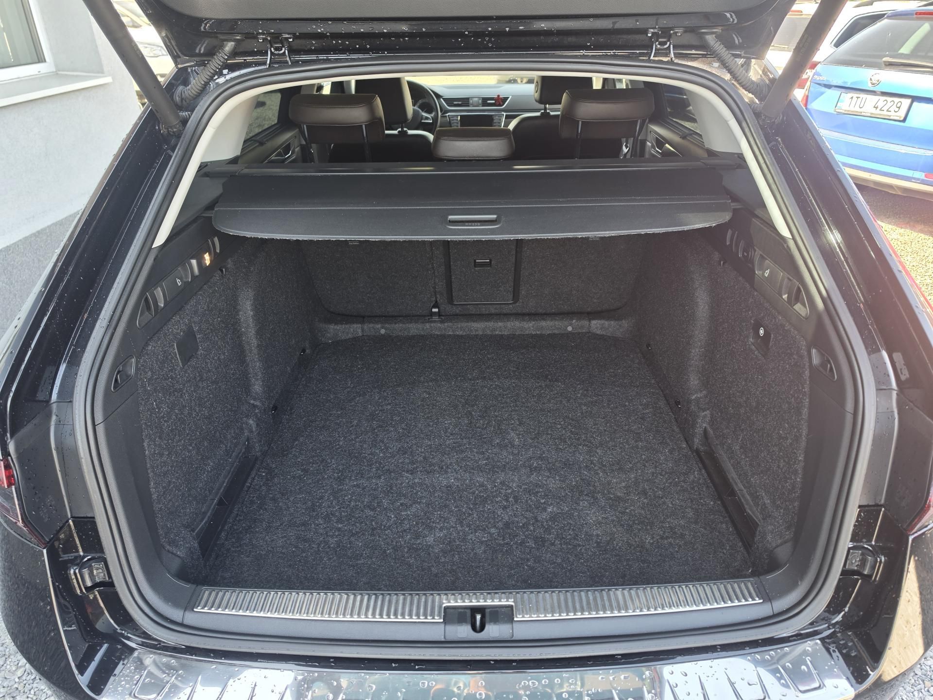 Škoda Superb, 2.0 TDI L&Klement  4x4 - fotka 5