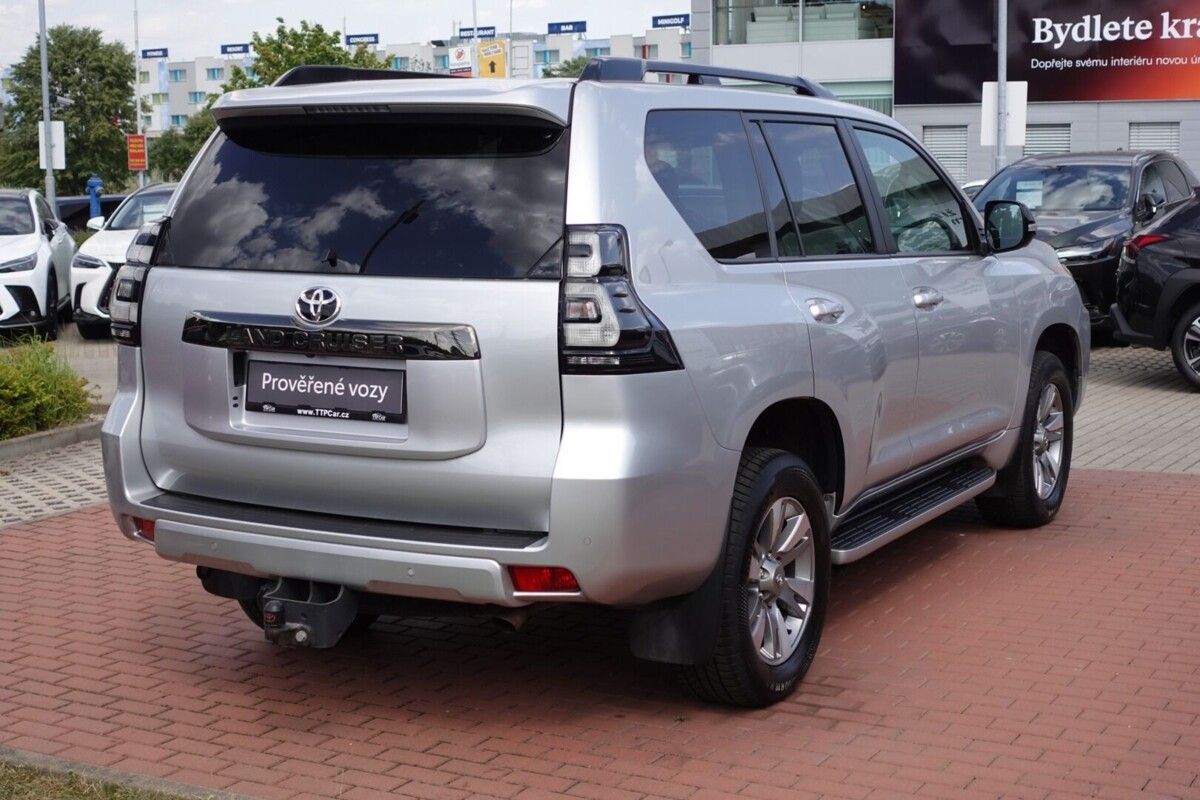 Toyota Land Cruiser, 2.8 D-4D Executive Family 7mís - fotka 4