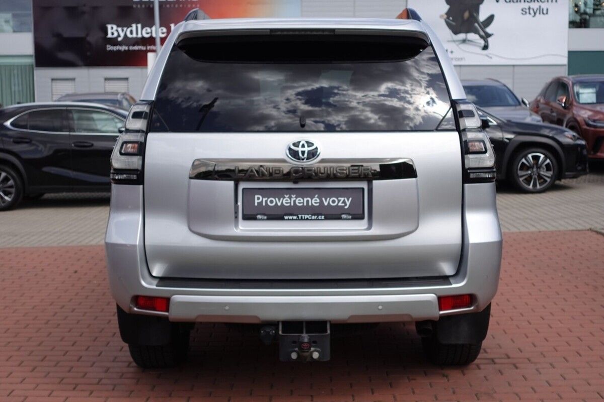 Toyota Land Cruiser, 2.8 D-4D Executive Family 7mís - fotka 5
