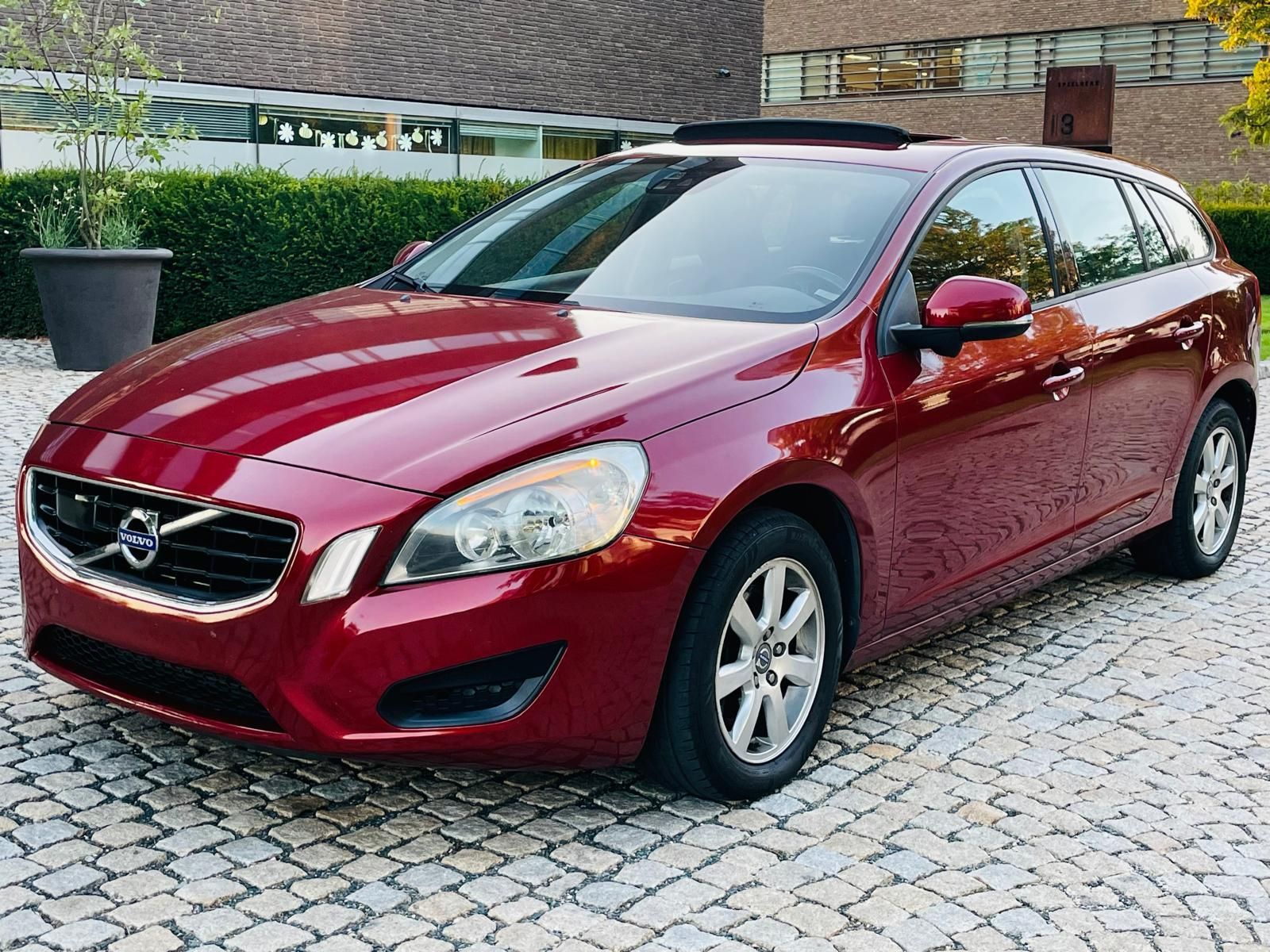 Volvo V60, 2.0D4 5VÁLEC SERVISKA TAŽNÉ - fotka 4