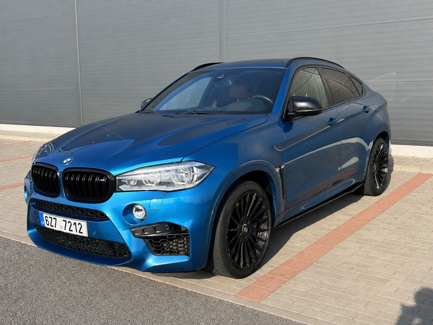 BMW X6, BMW X6, M 4.4 V8 423 kW-Akrapo