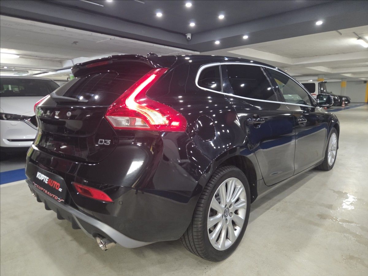 Volvo V40, 2,0 5VÁLEC ! TOP  R design - fotka 3
