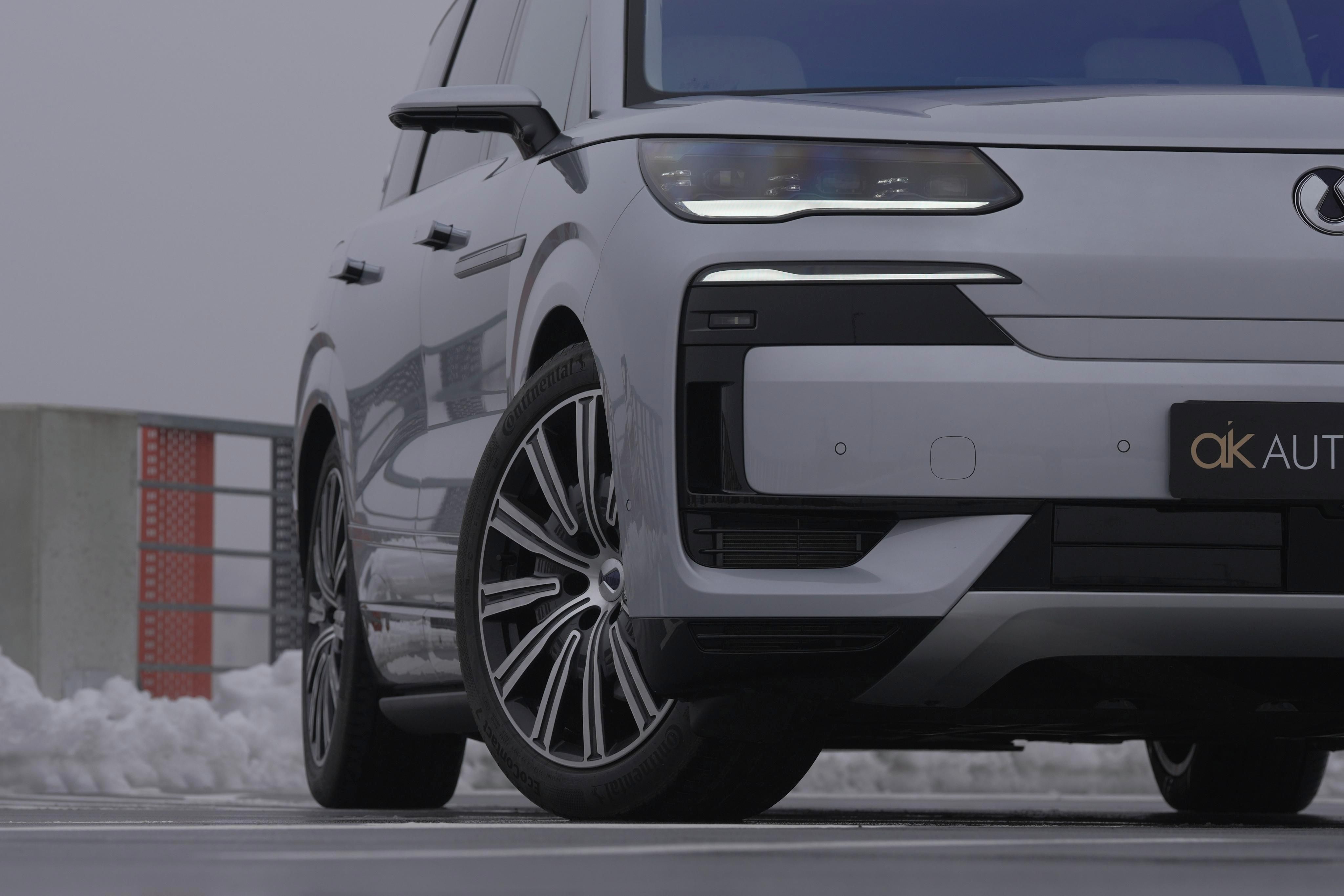 Denza N9, 2.0T PHEV - fotka 2