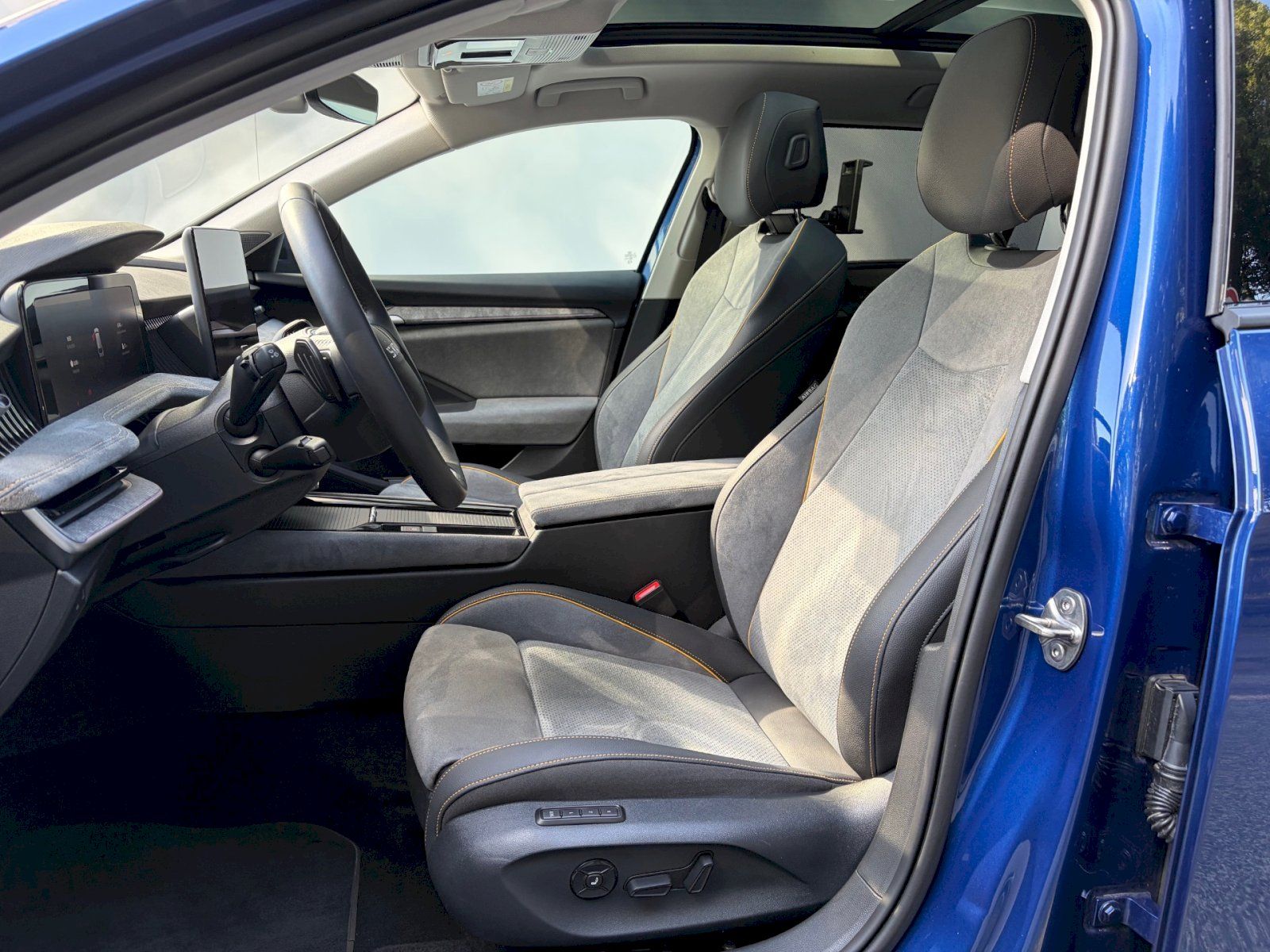 Škoda Superb, IV 1.5 TSI 150kW Selection DSG - fotka 6