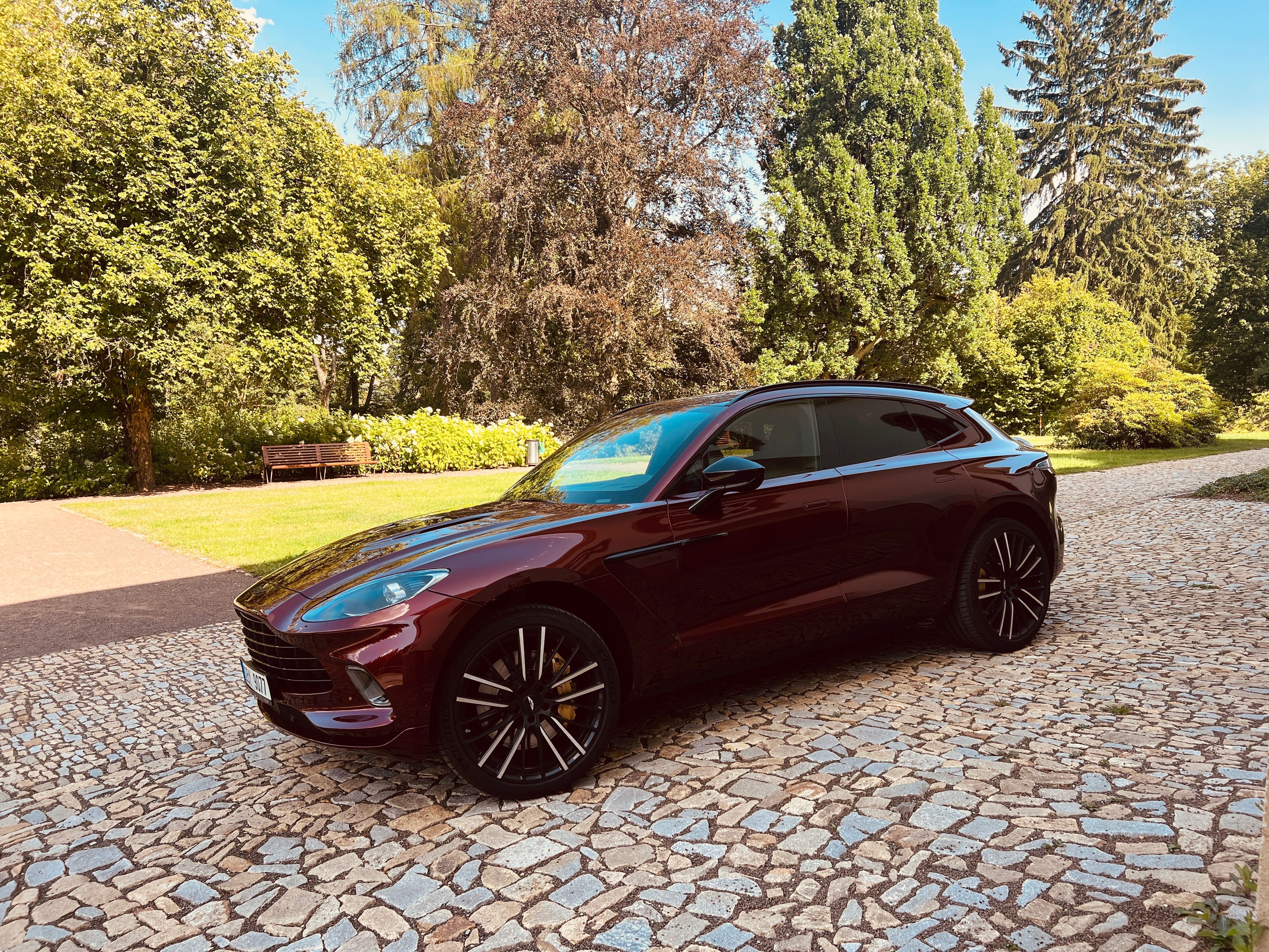 Aston Martin DBX, Aston Martin DBX 4.0 V8 AWD - fotka 4