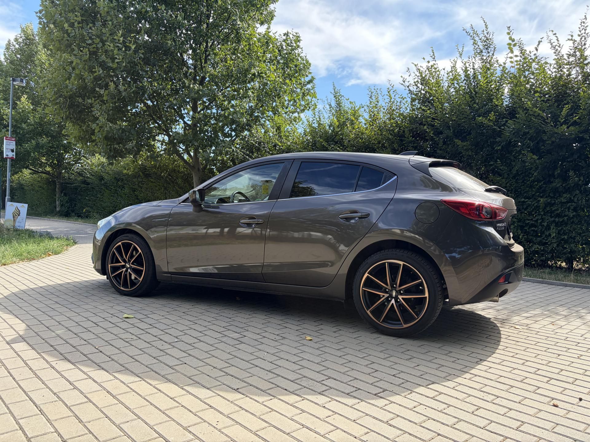 Mazda 3, 2.0 121kw Center-Line - fotka 6