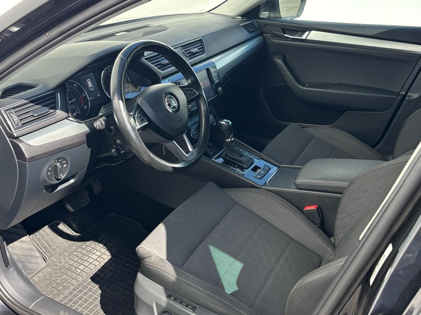 Škoda Superb, 2.0 TDI / 110 kW AMBITION DSG - fotka 6