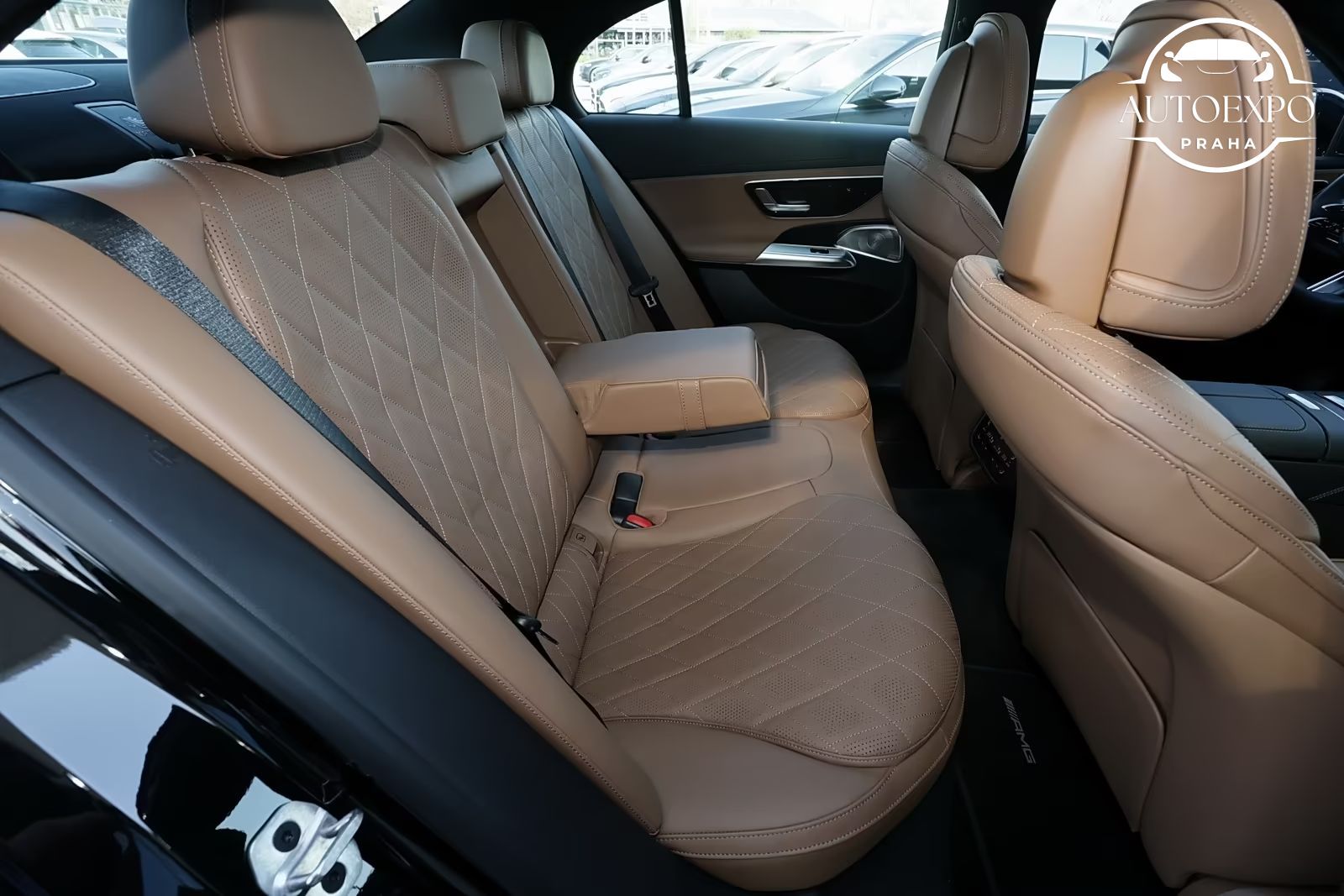 Mercedes-Benz Třídy E, 220d 4M AMG Limousine* - fotka 6