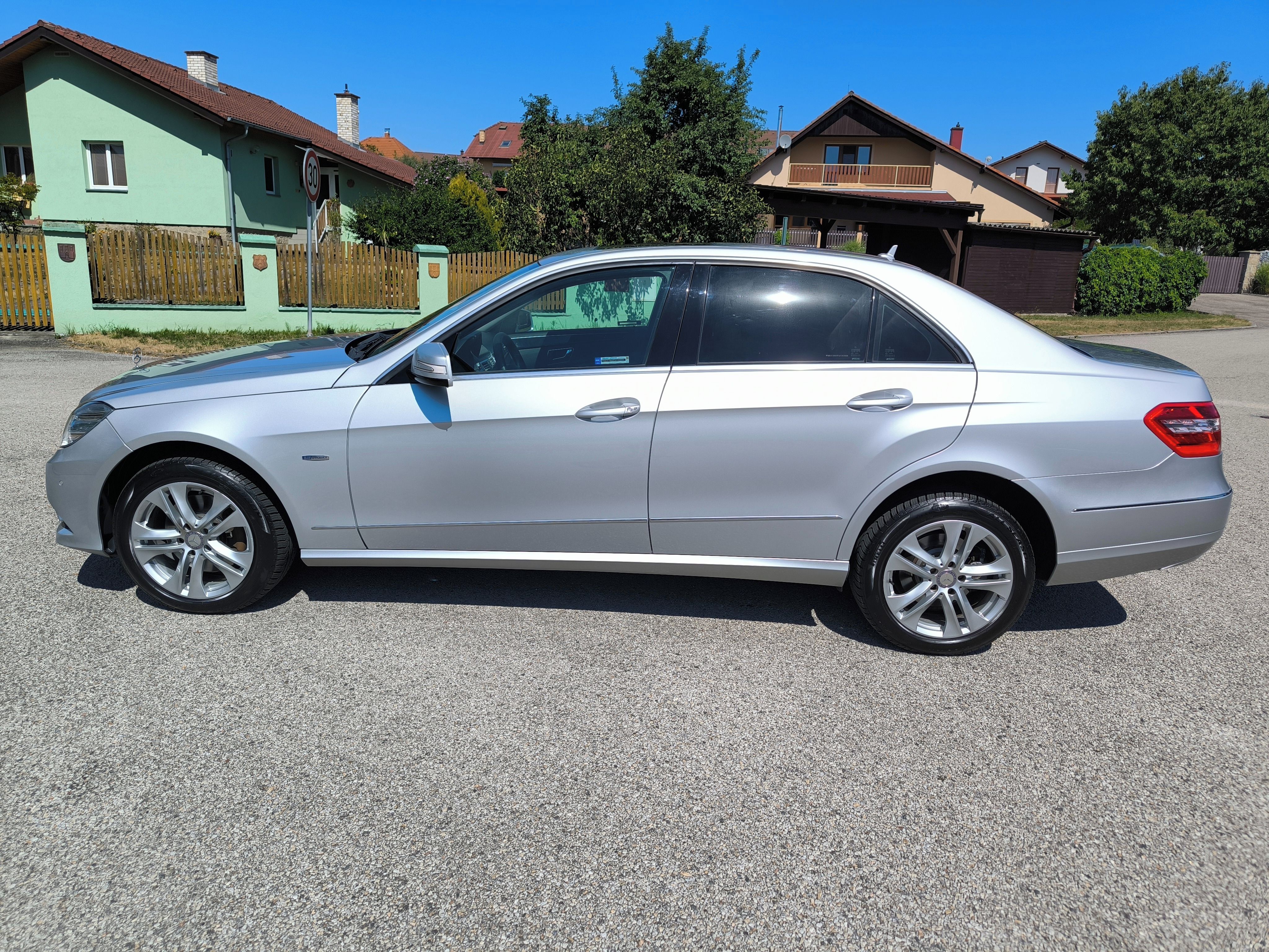 Mercedes-Benz Třídy E, E350 CDI 170kw - PO SERVISU - fotka 4