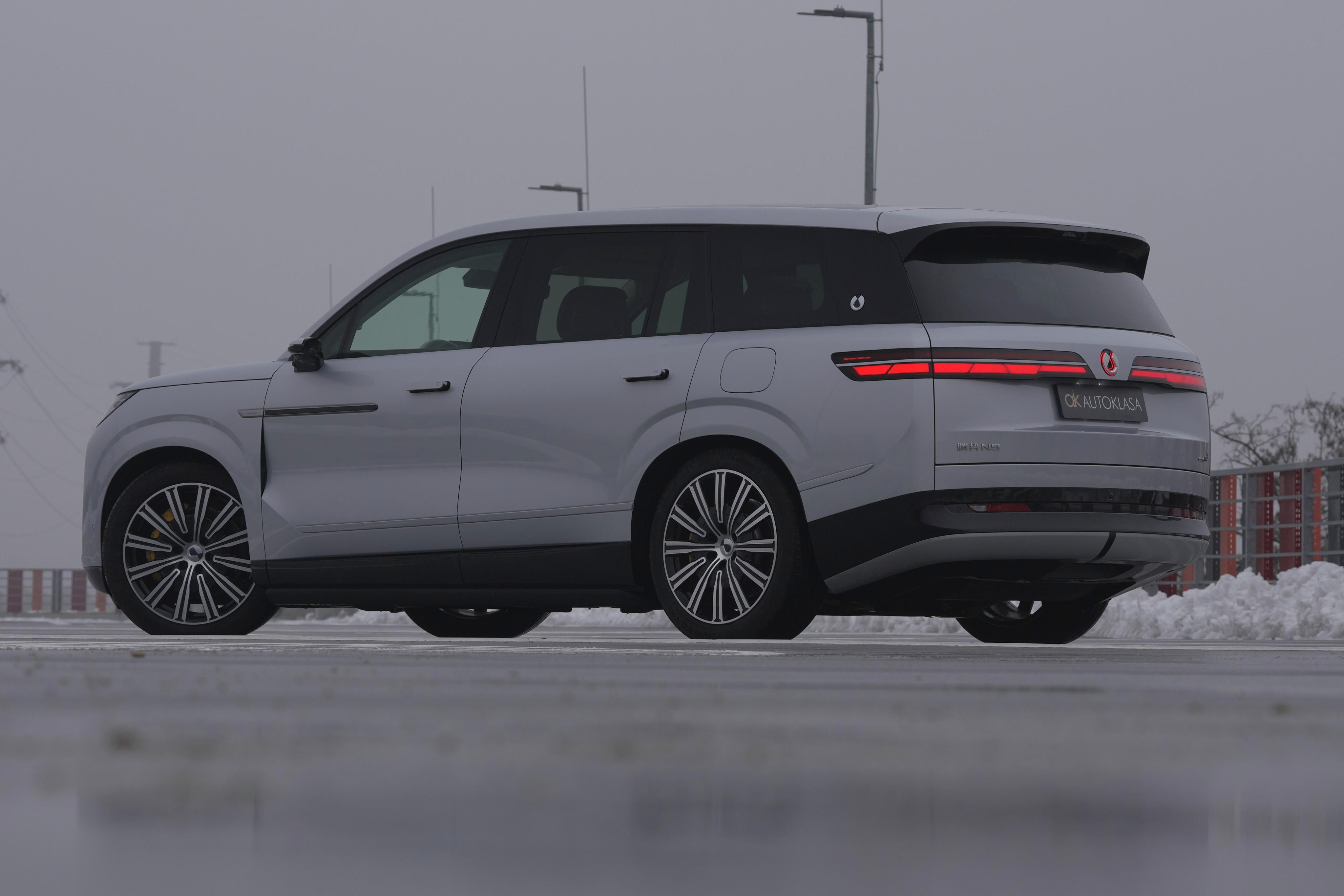 Denza N9, 2.0T PHEV - fotka 4
