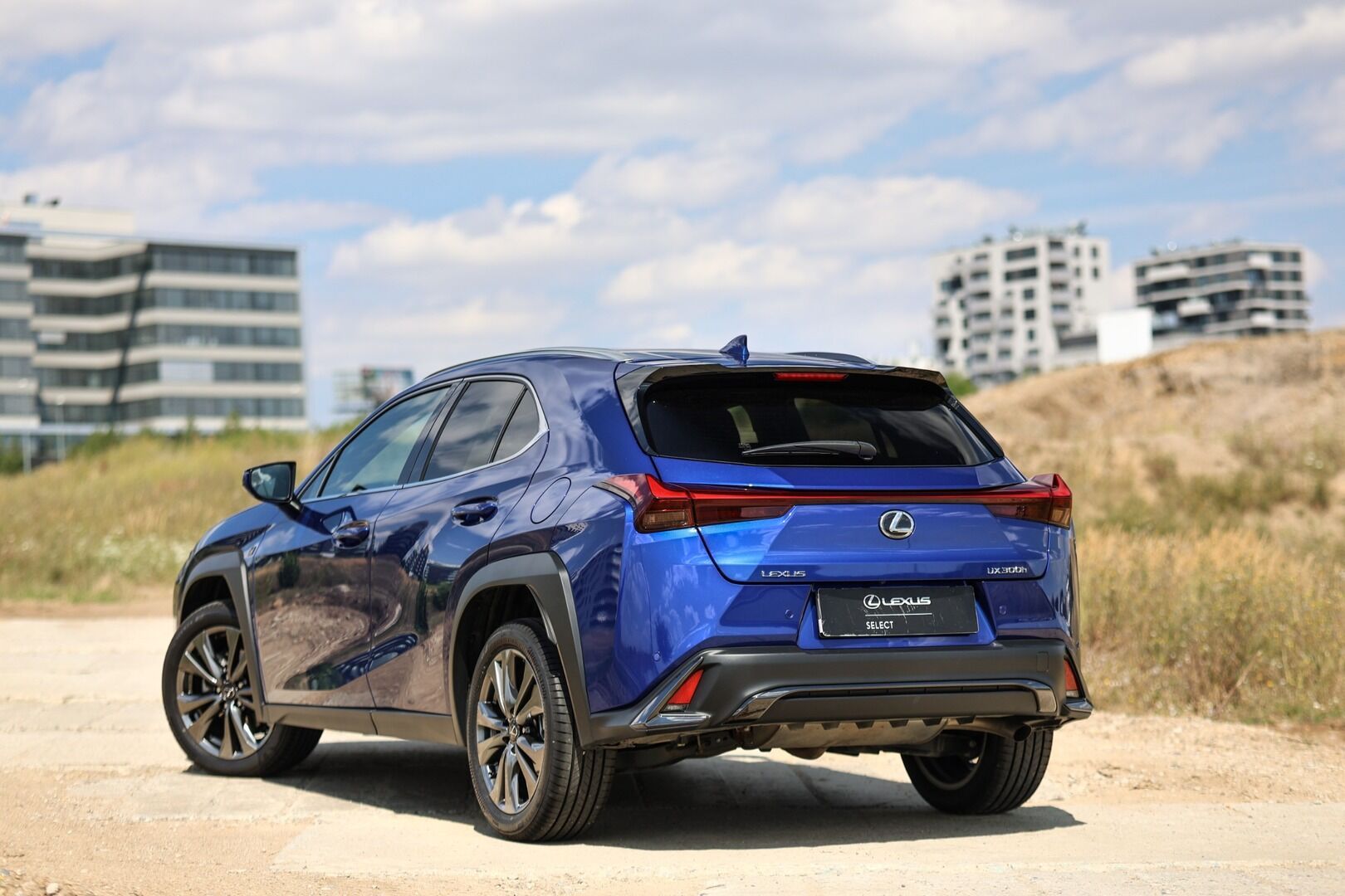 Lexus UX 300h, 300H 2,0 HEV F SPORT DESIGN - fotka 6