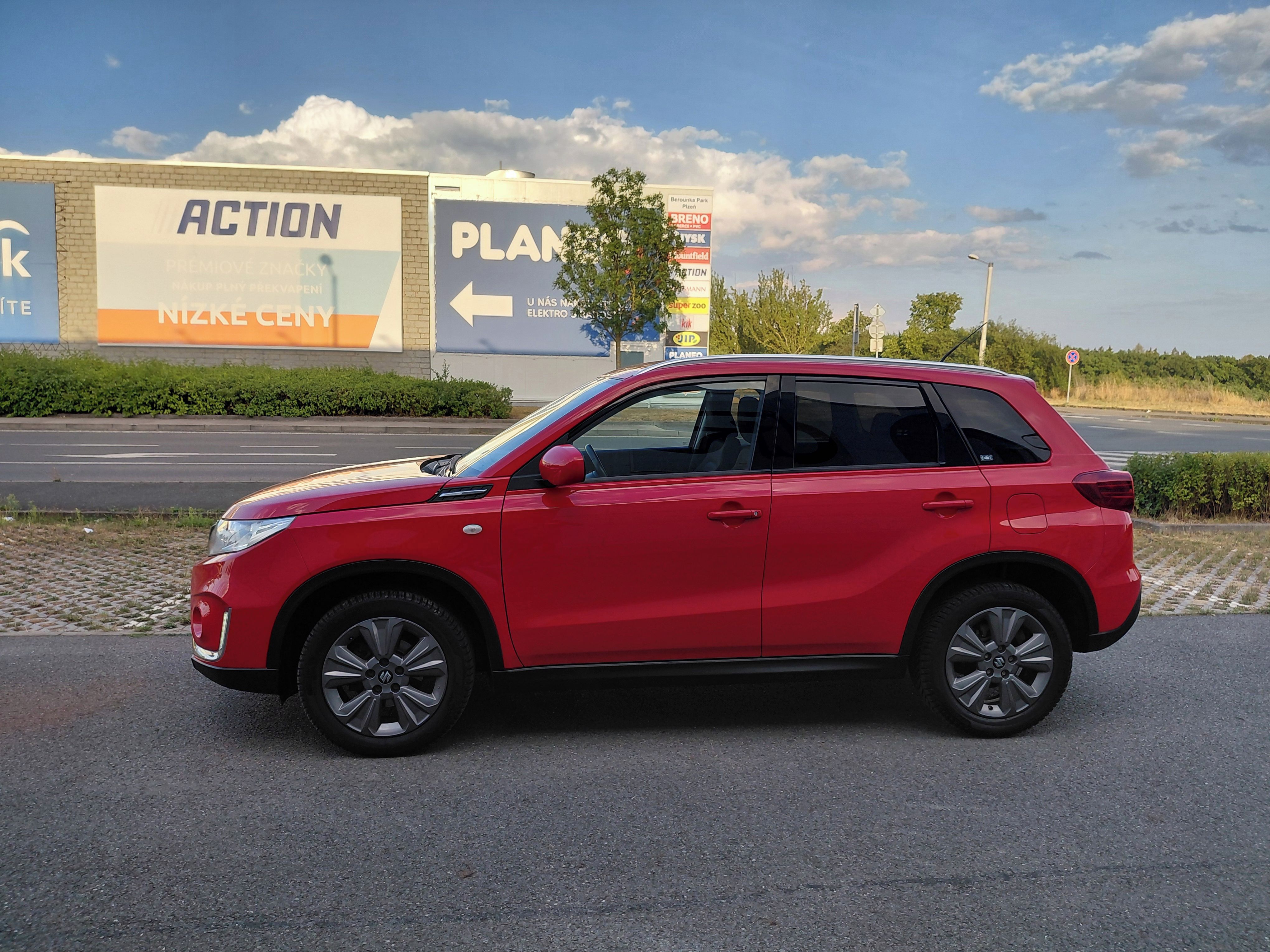 Suzuki Vitara, 1.4 103KW 4x4 1MAJ,VELMI PĚKNÁ - fotka 4