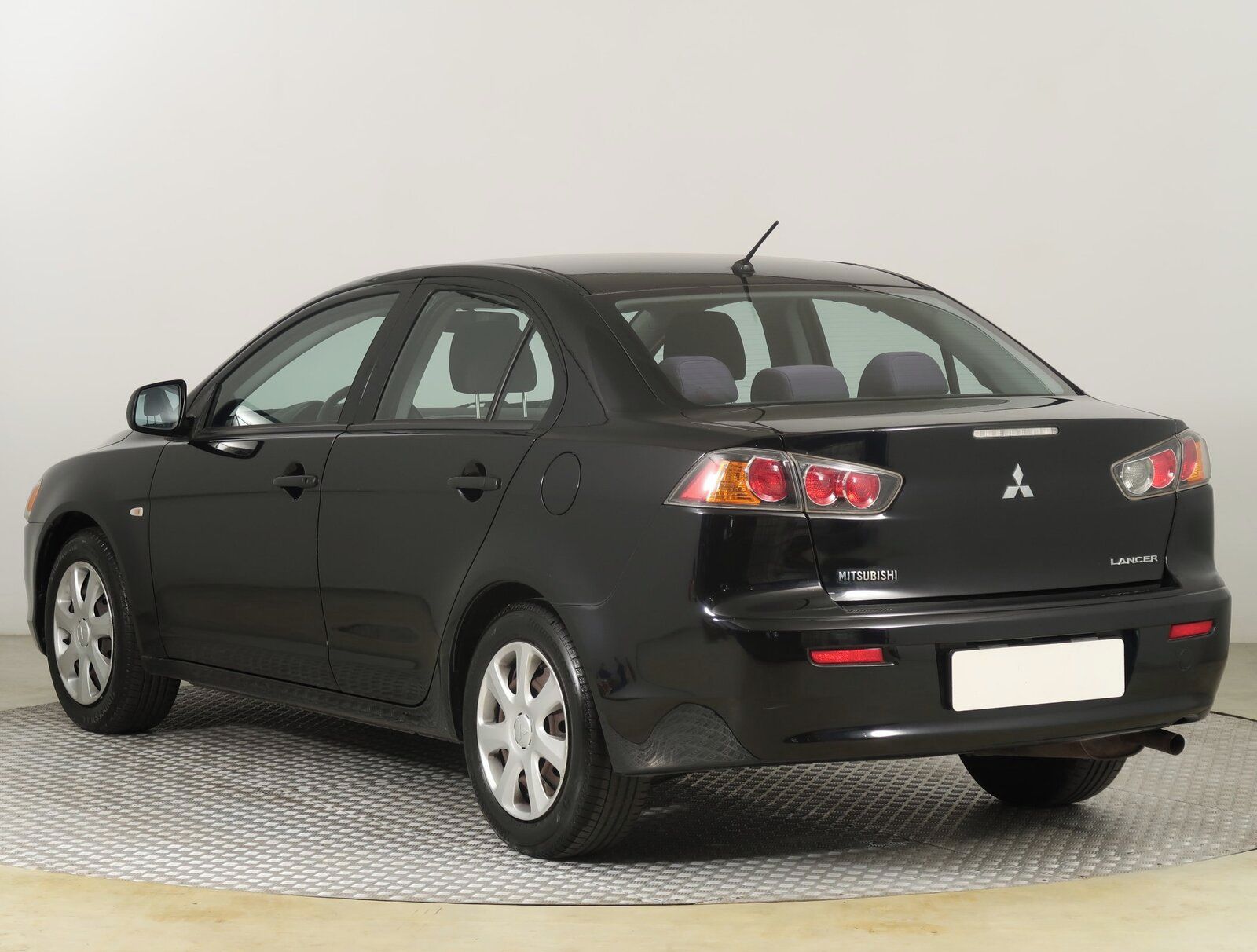 Mitsubishi Lancer, 1.6 MIVEC, ČR,1.maj - fotka 4